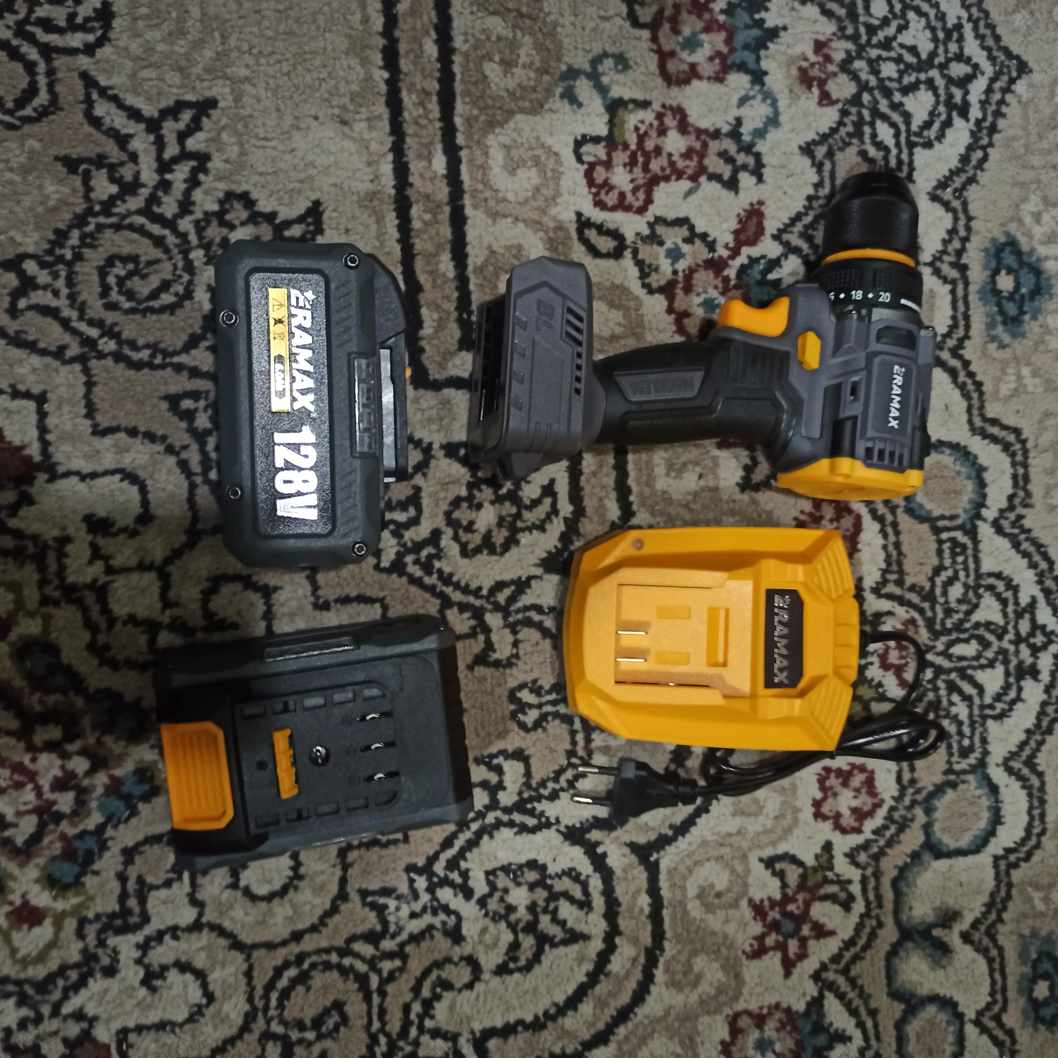 Shurup buragich cho'tkasiz motor Eramax, 10 mm, zaryad ko'rsatkichi bilan drel