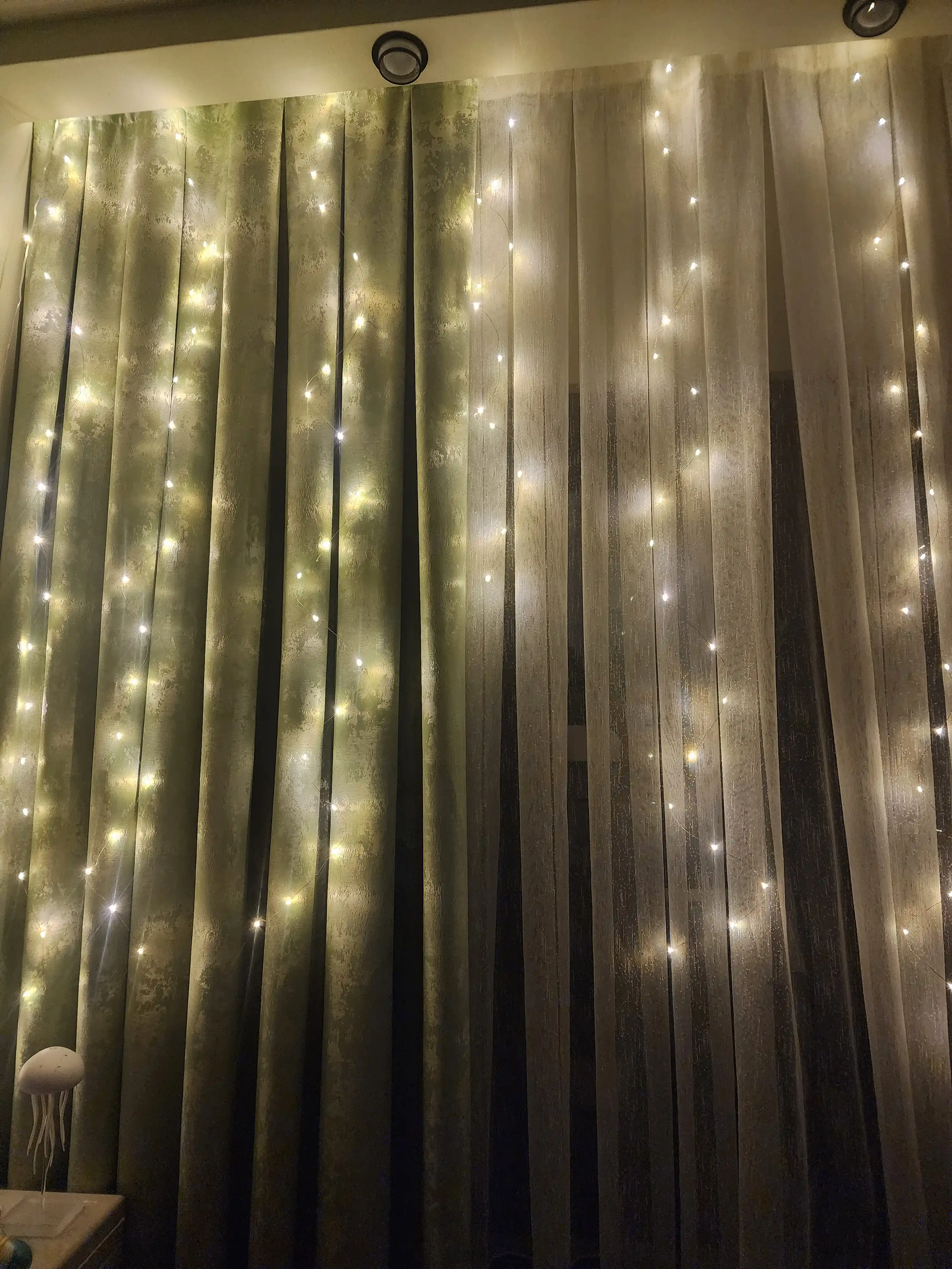 LED girlyanda pardasi Rosa 3x3, 3x2, 3x1 m — 8 rejim, pult, 10 ta ilgak, yangi yil uchun