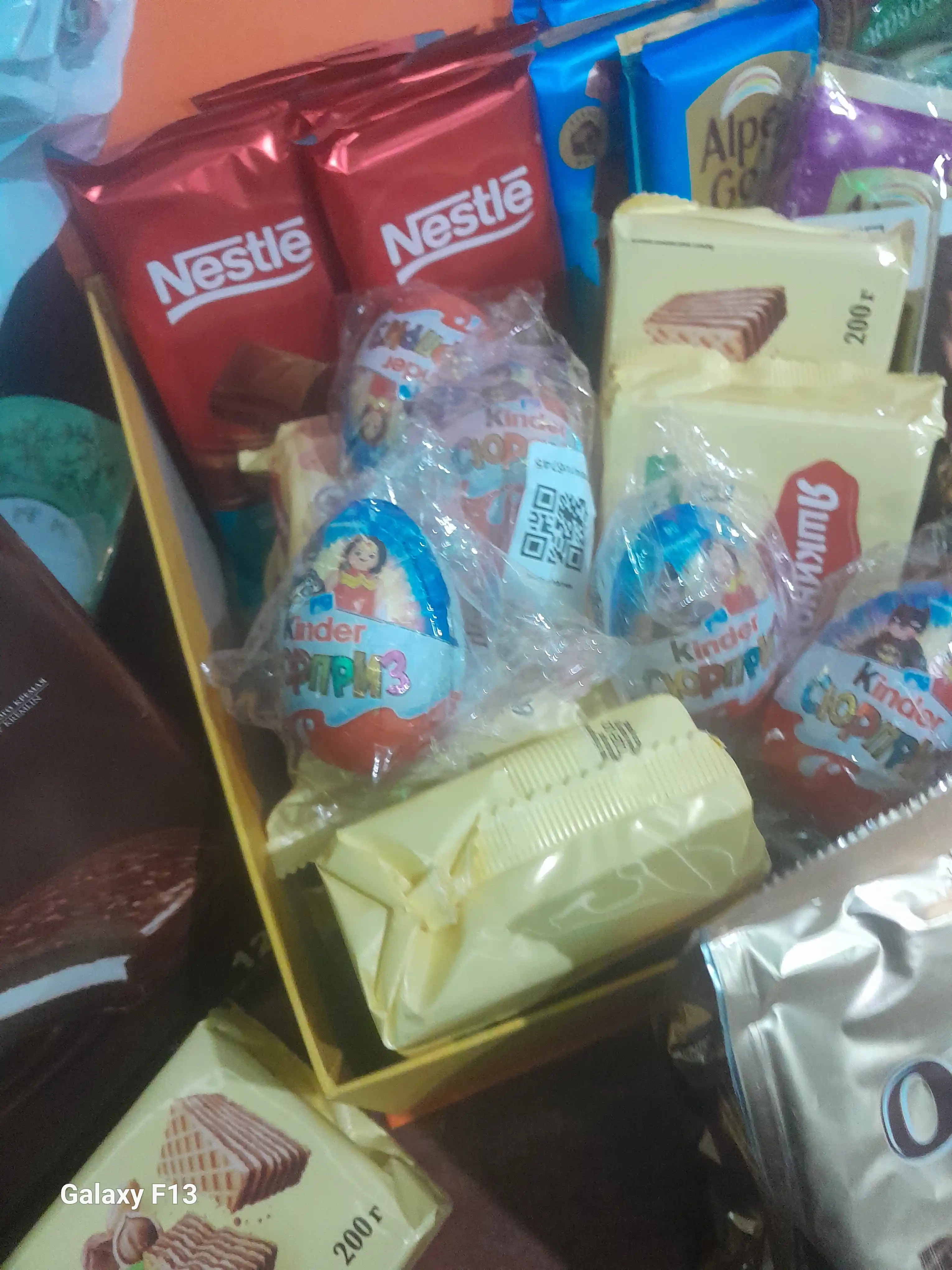 Яйцо Kinder surprise, из молочного шоколада "Марвел"
