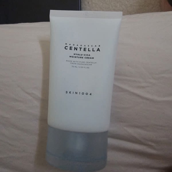 Tinchlantiruvchi tasirga ega namlantiruvchi krem SKIN1004 Centella kremi, 75 ml