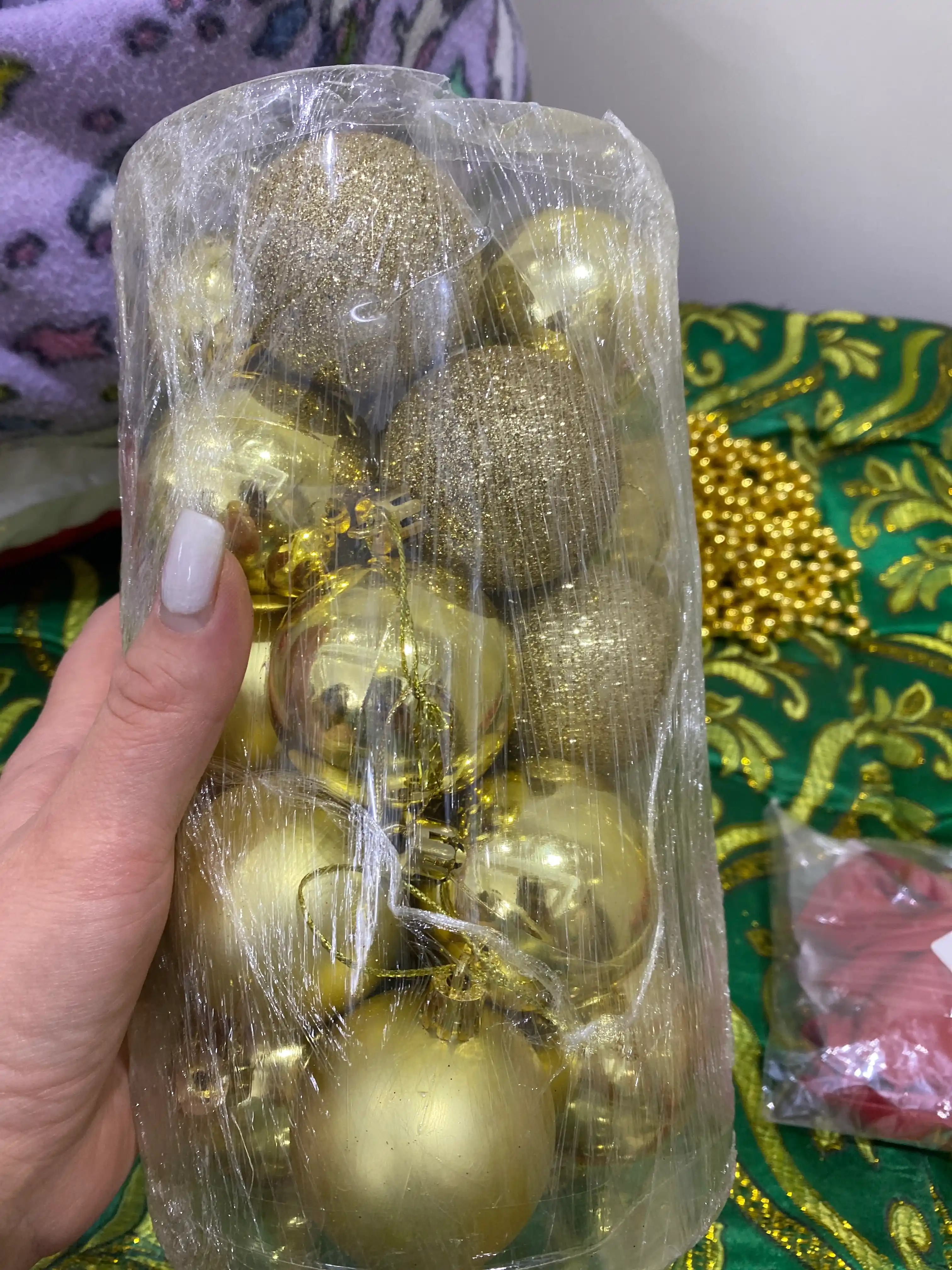Yangi yil archa sharlar to‘plami – sinmaydigan, plastik, yaltiroq – 4 / 5 / 6 sm