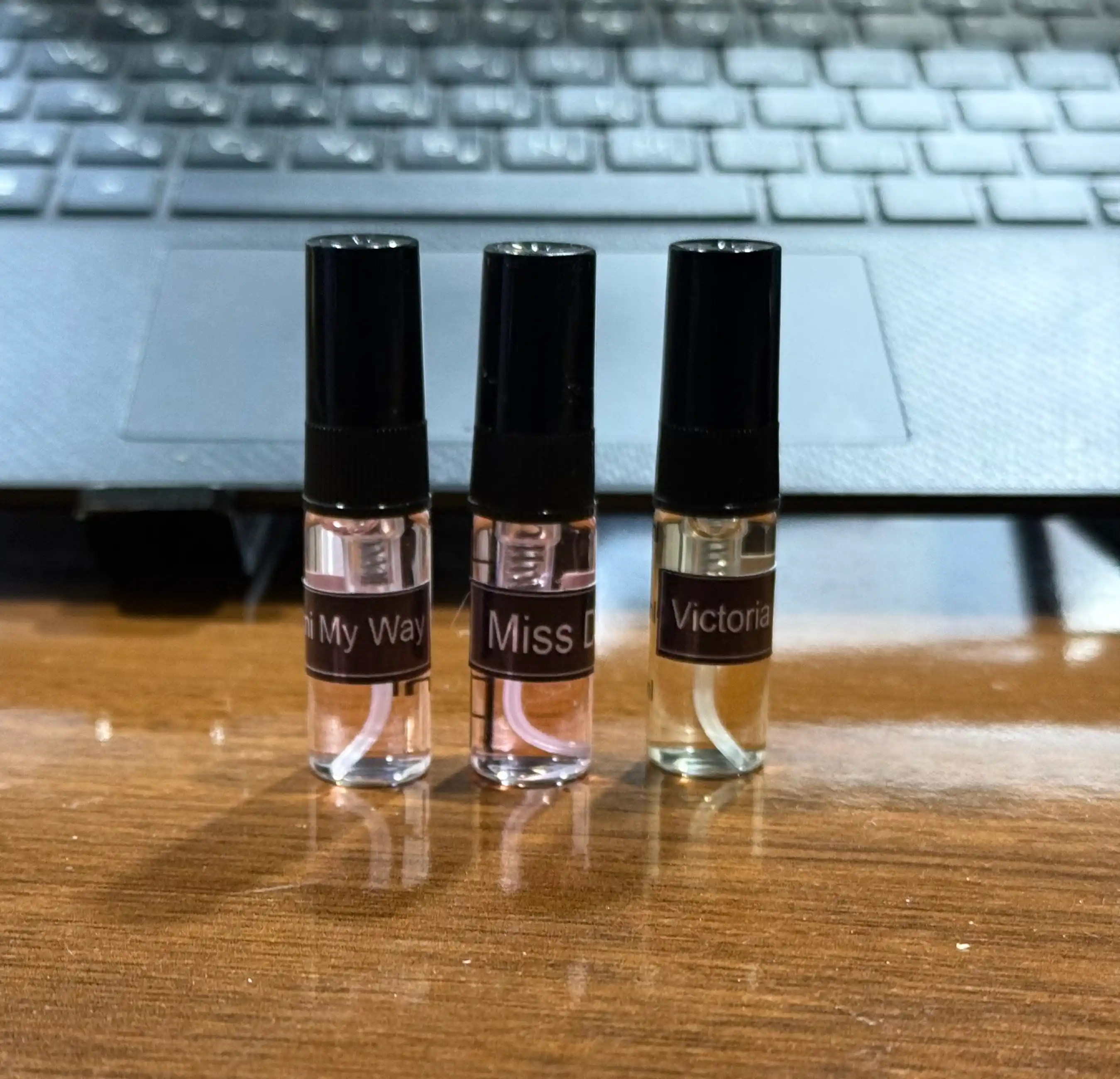Ayollar uchun atirlar My Way, Miss Dior, Victoria Orchid, 3 ta atirlar ayollar