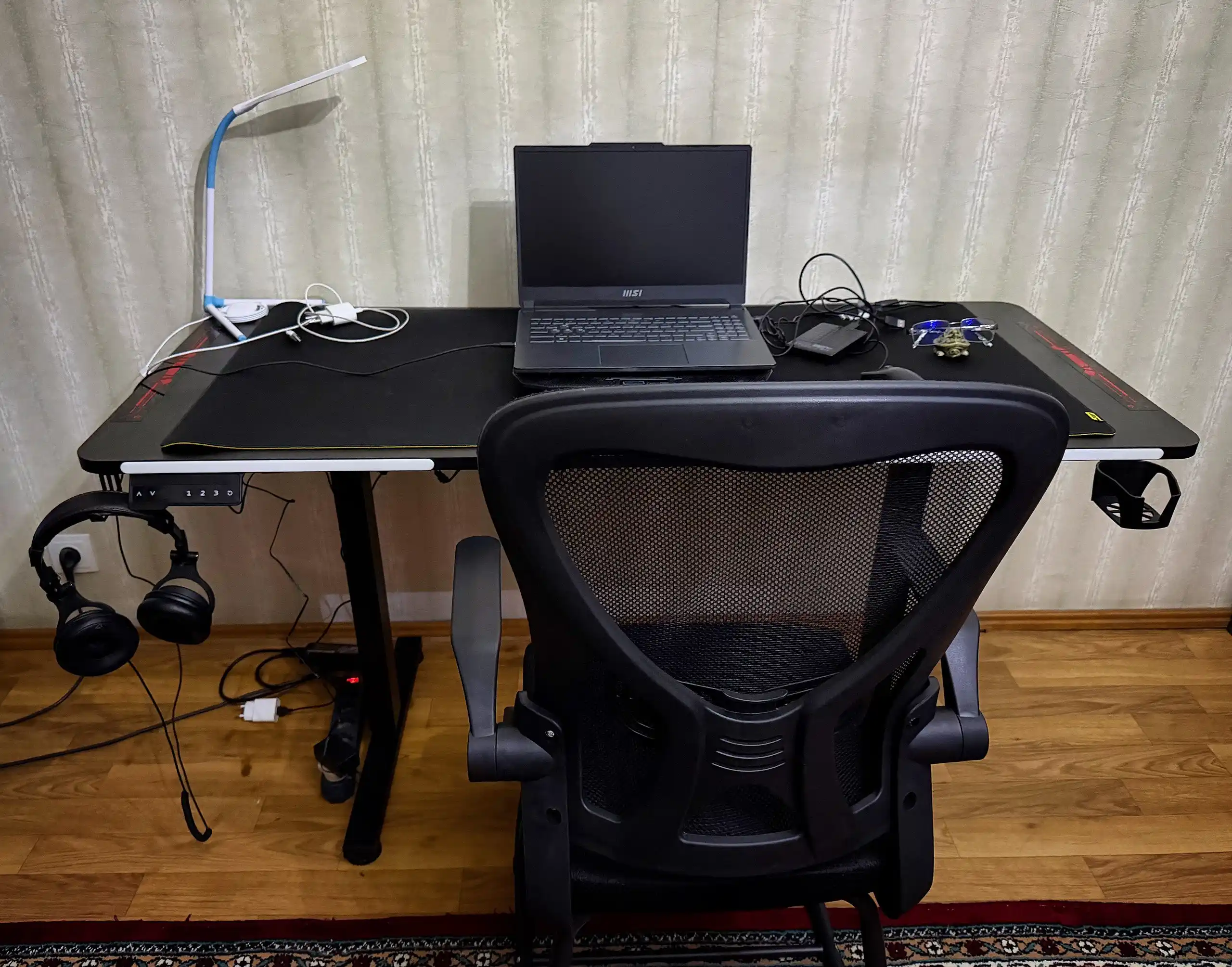 Elektron Geming Carbon stol 120–140 sm, RGB yoritishli zamonaviy gaming stol