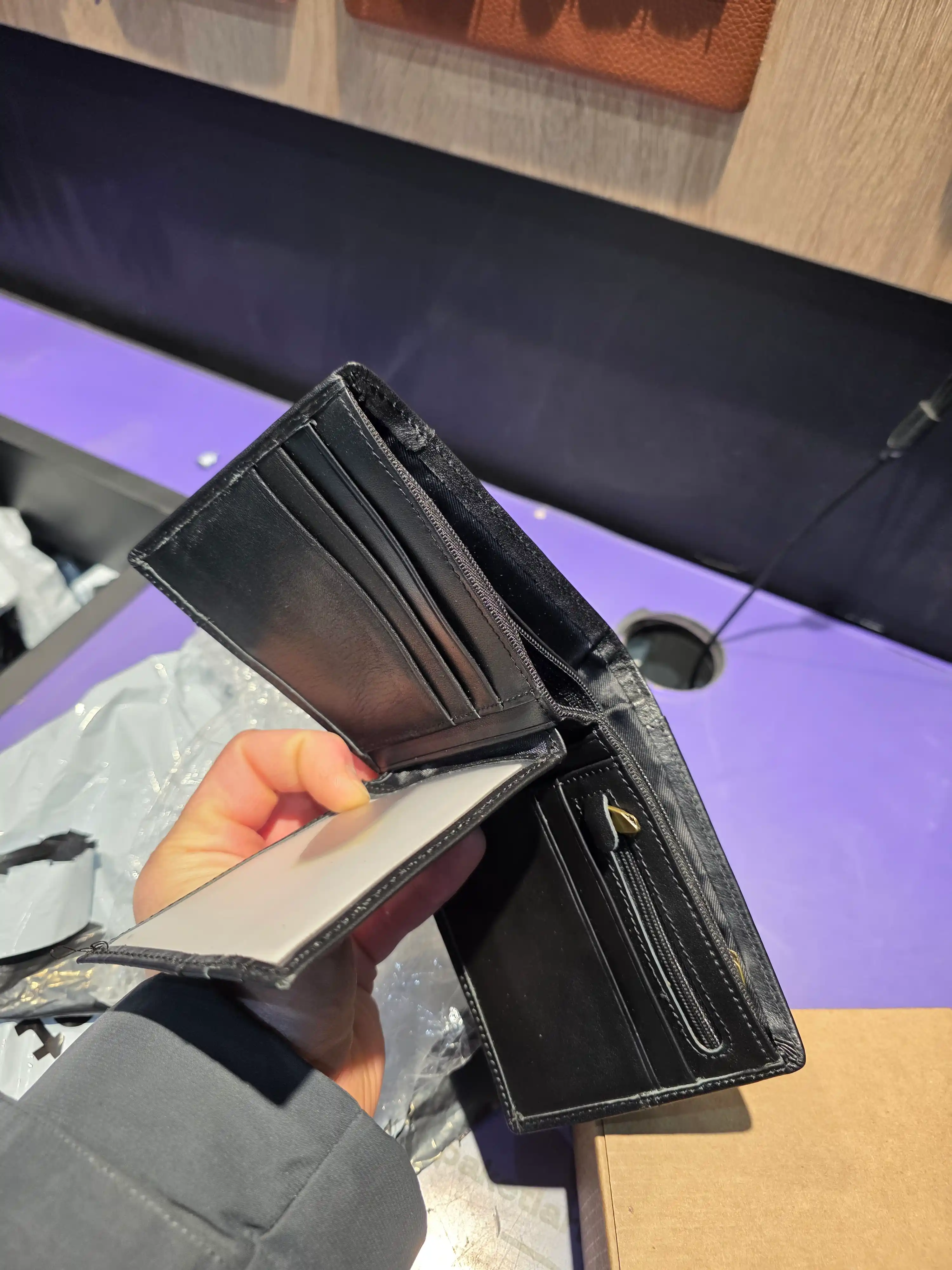 Кожаный мужской кошелёк с RFID-защитой