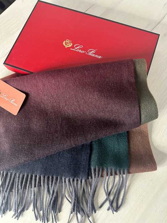 Loro Piana sharf, sovg‘a qutisida