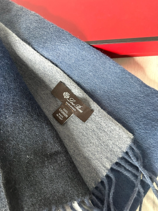 Loro Piana sharf, sovg‘a qutisida