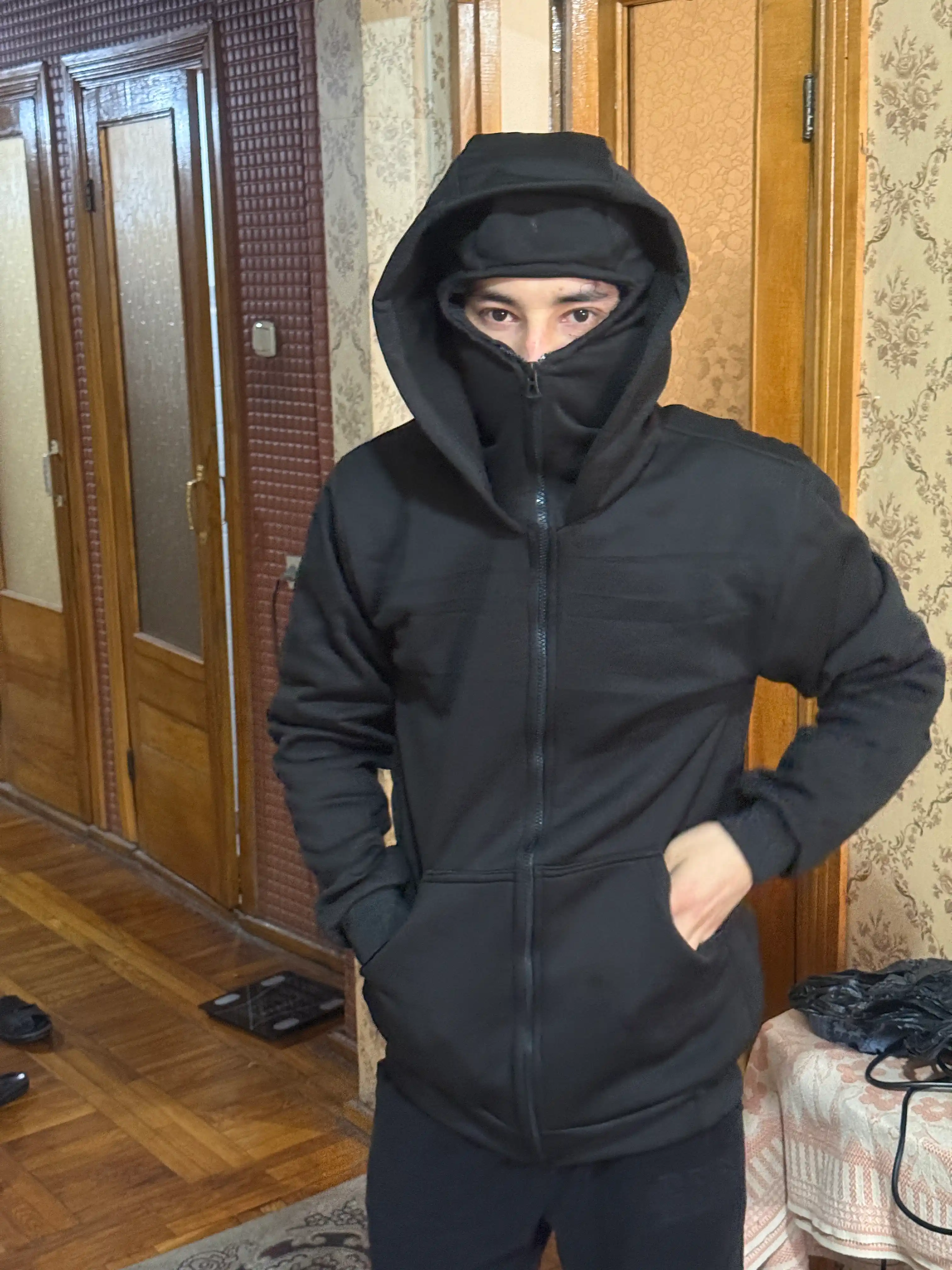 Толстовка с маской — стильный утеплённый худи