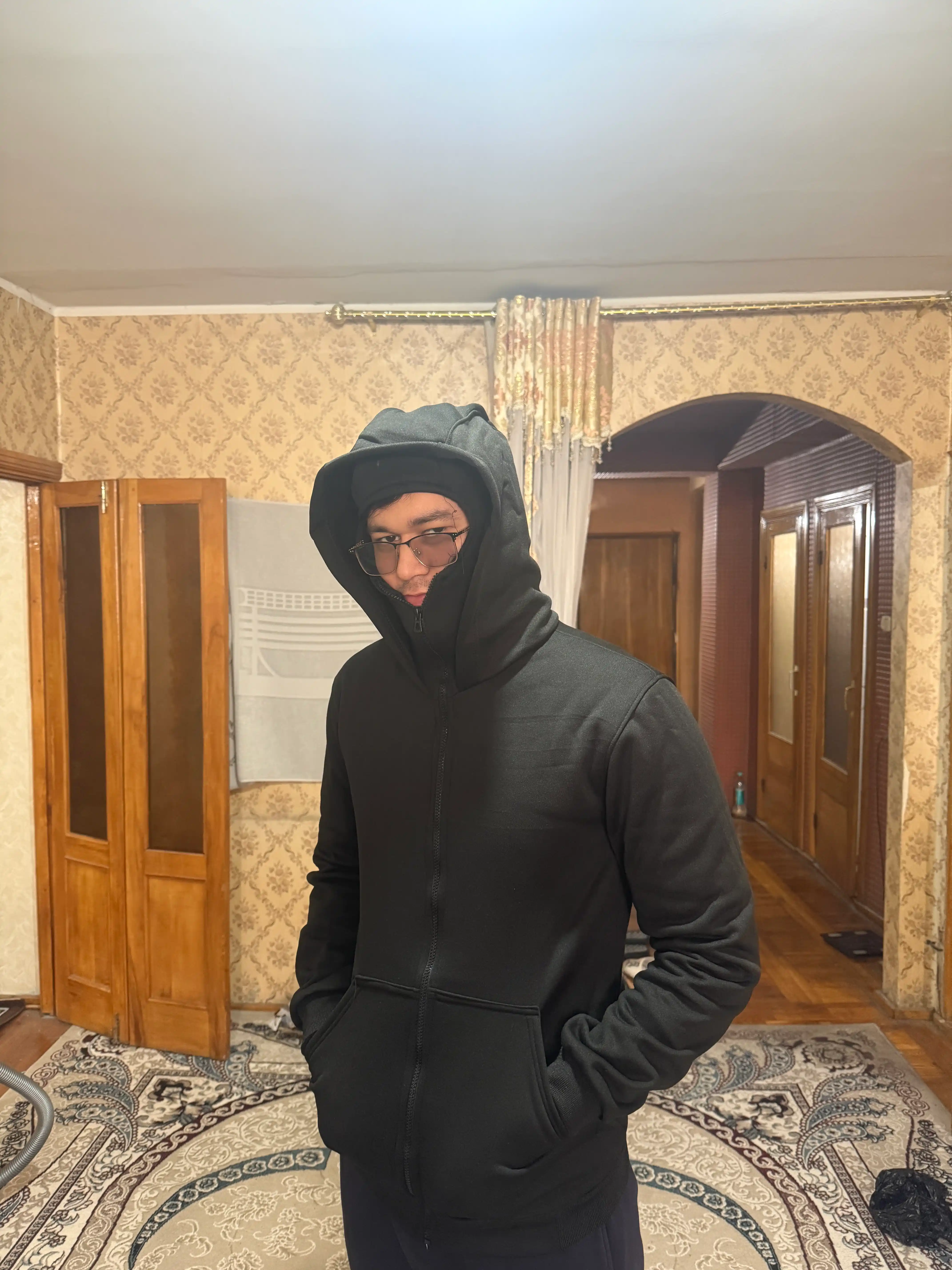 Толстовка с маской — стильный утеплённый худи