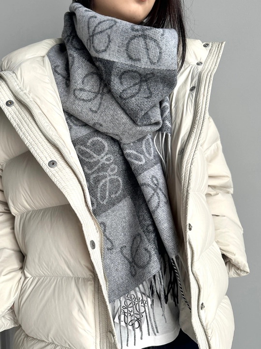 Loewe sharf, dizaynerlik aksessuar - 