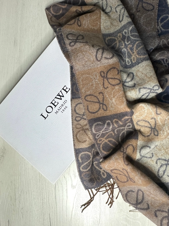 Loewe sharf, dizaynerlik aksessuar