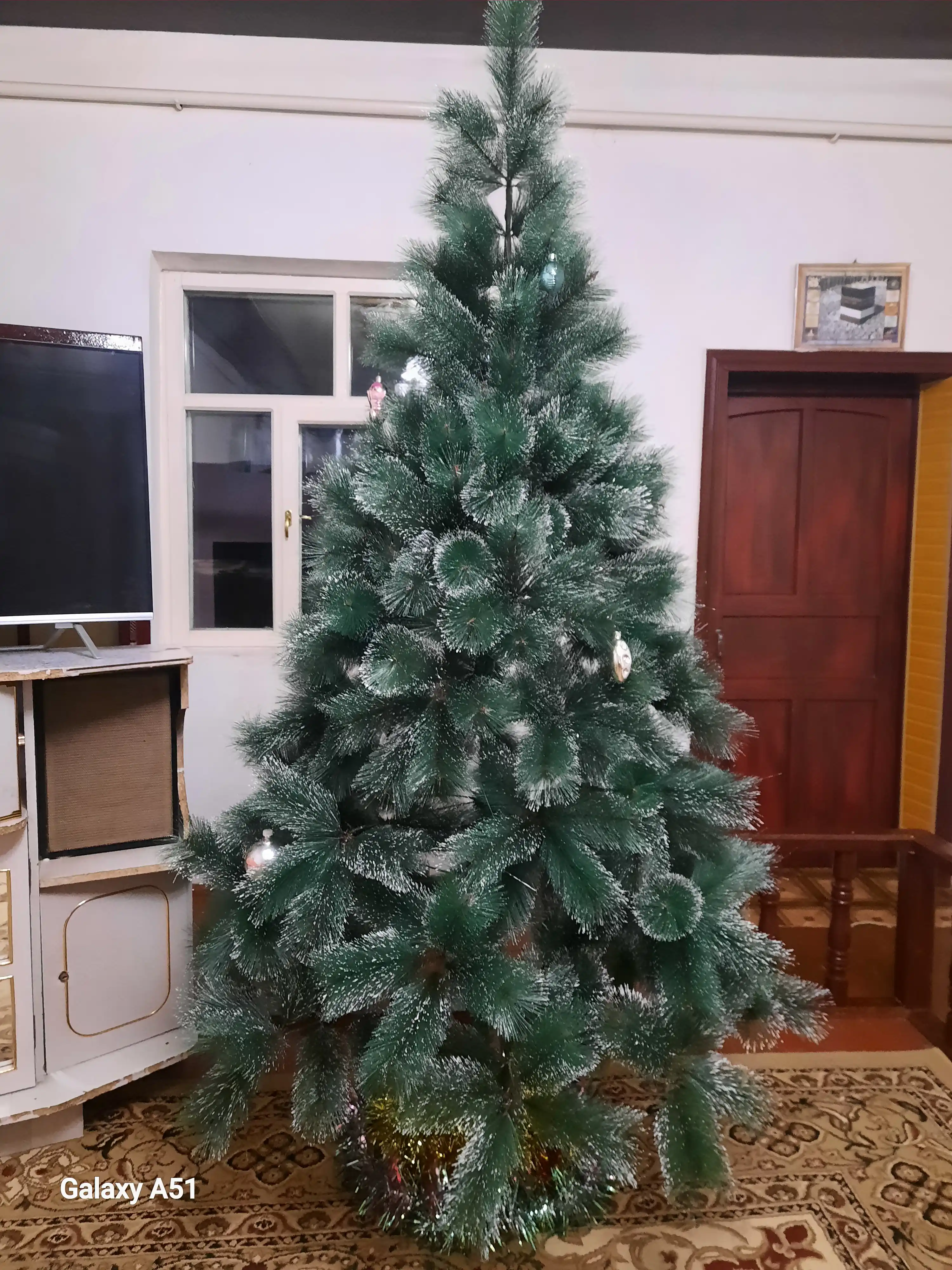 Sun’iy archa, qorli yashil yangi yil archasi, 60 sm–3 m, 3 ta sovg‘a bilan