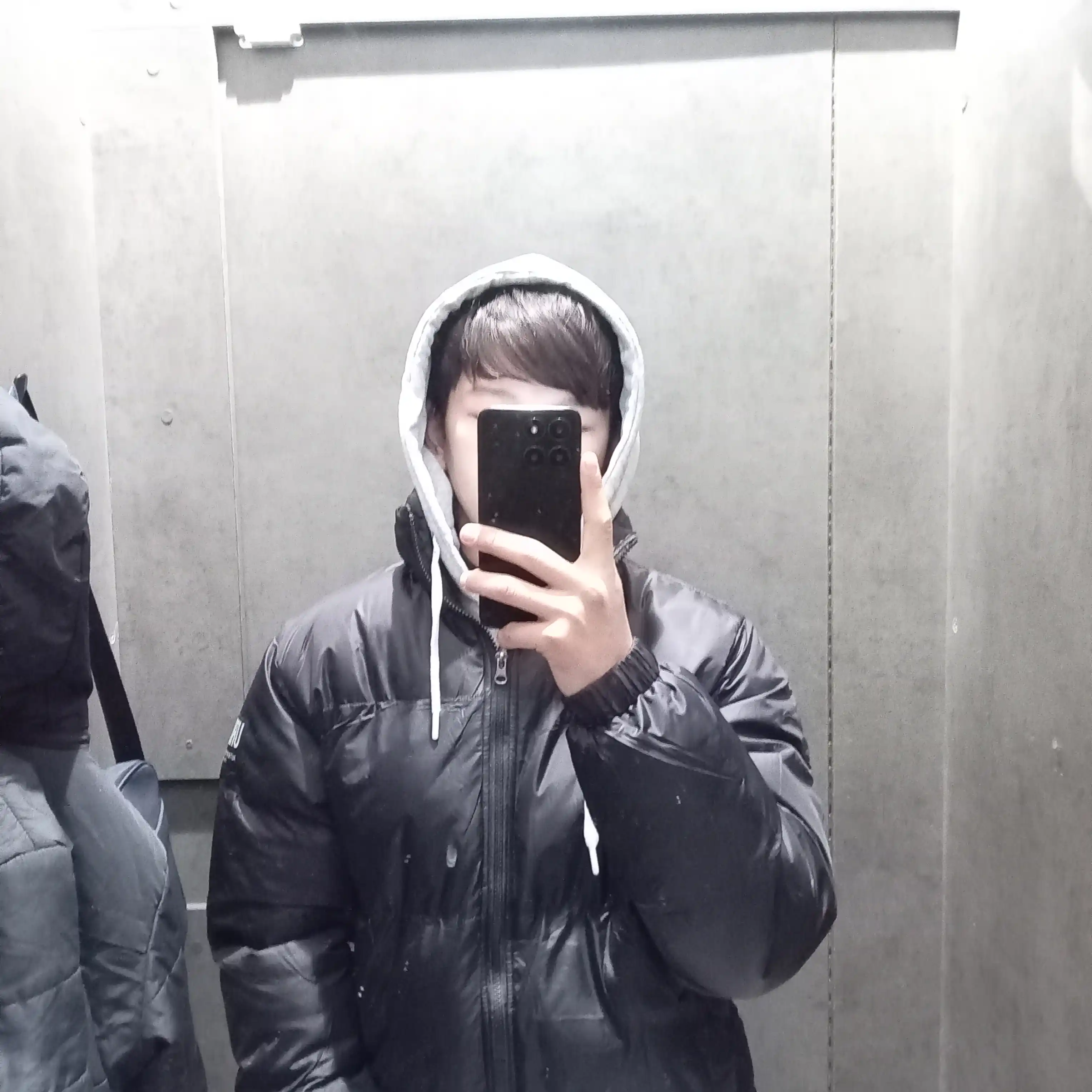 Ikki zamokli va qalpoqli qishki kurtka, Urban authentic
