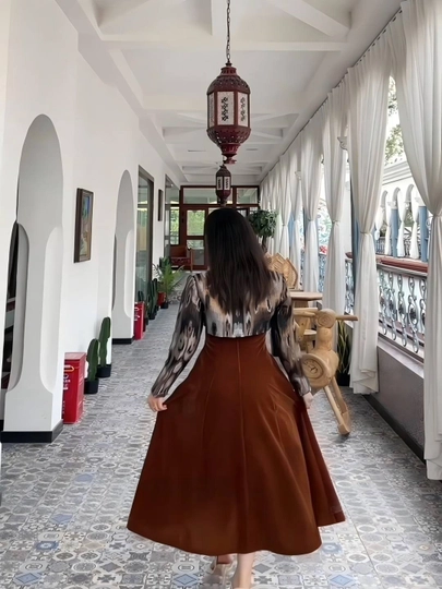 Длинное классическое платье для женщин