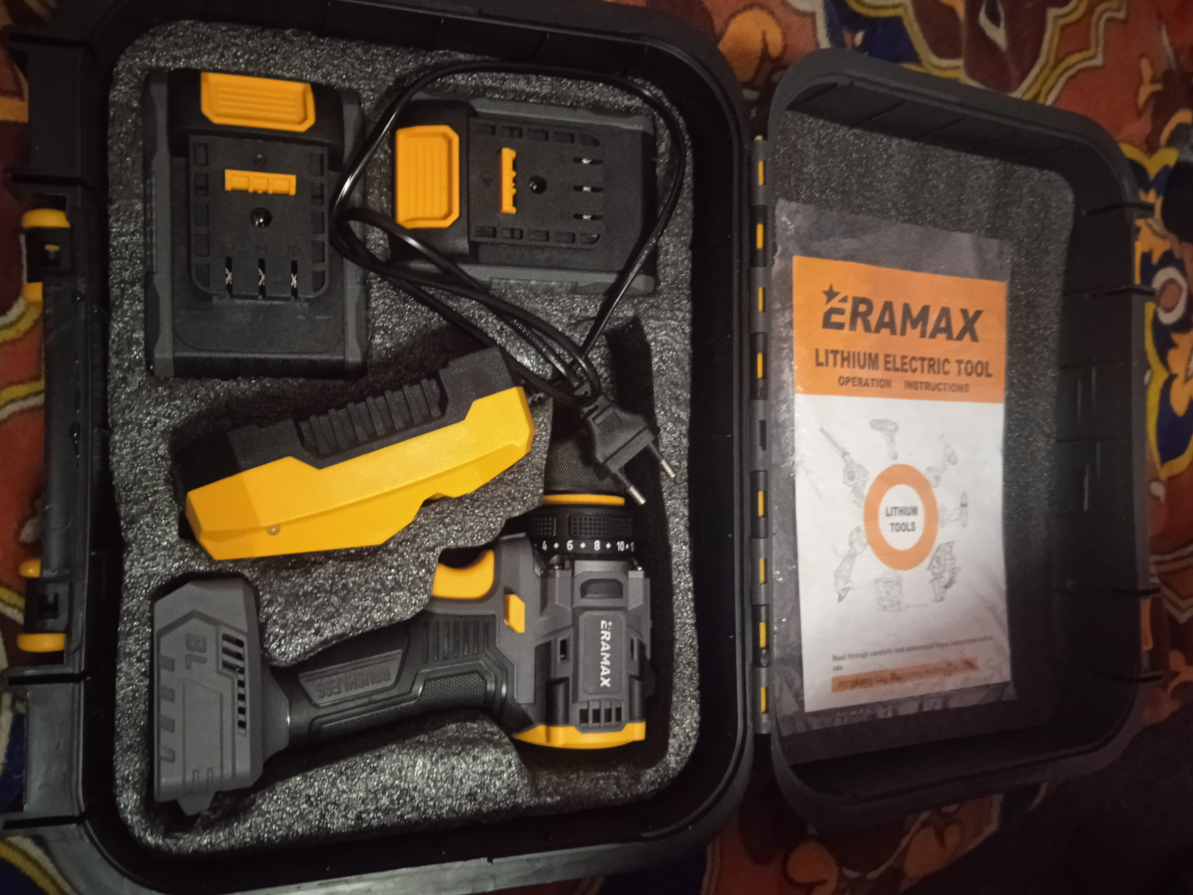 Shurup buragich cho'tkasiz motor Eramax, 10 mm, zaryad ko'rsatkichi bilan drel