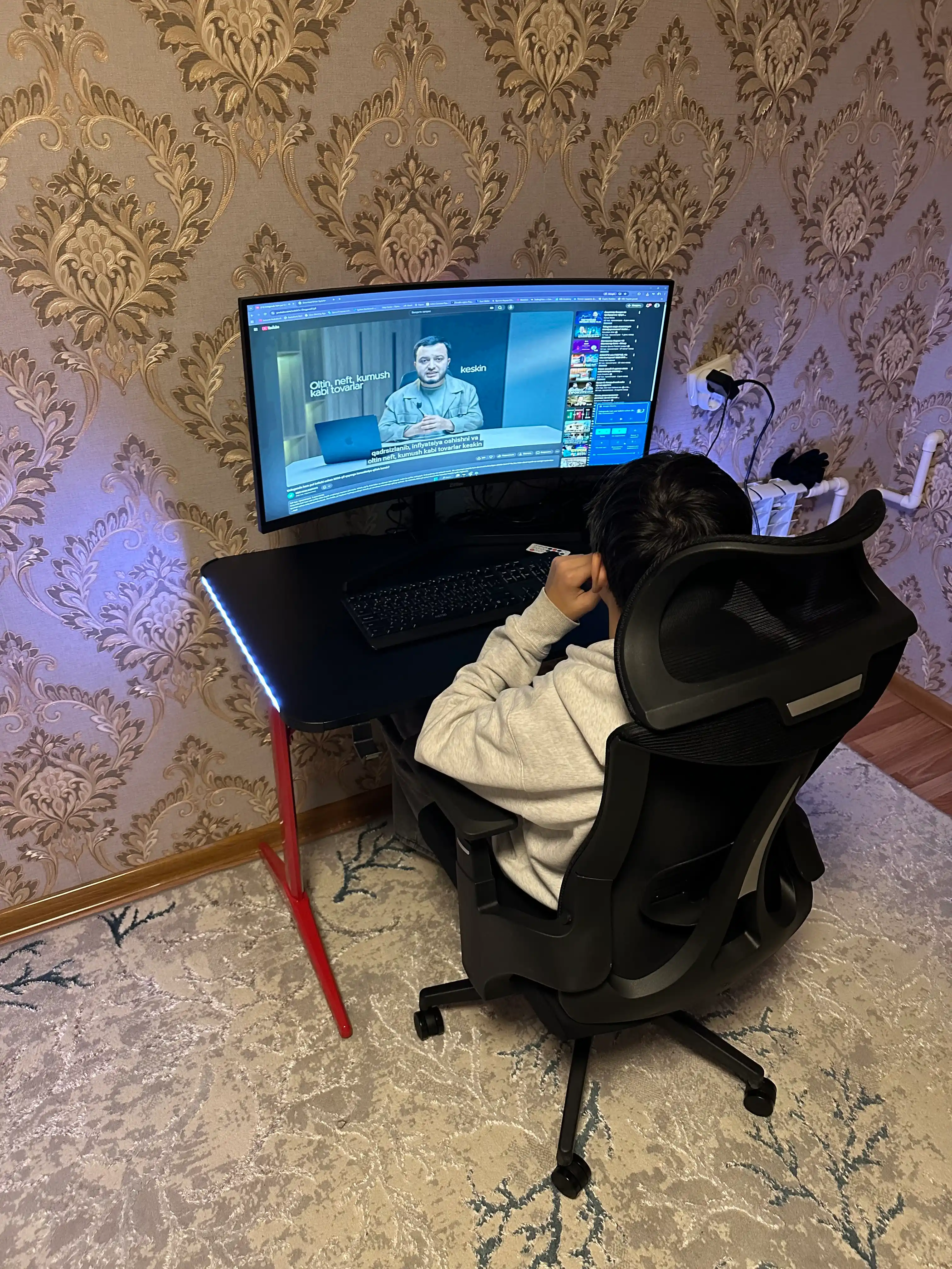 Игровой монитор ZIFFLER Curved 34GM1000-34" 3K WQHD,панель VA с подставкой RGB,165Гц,R1000