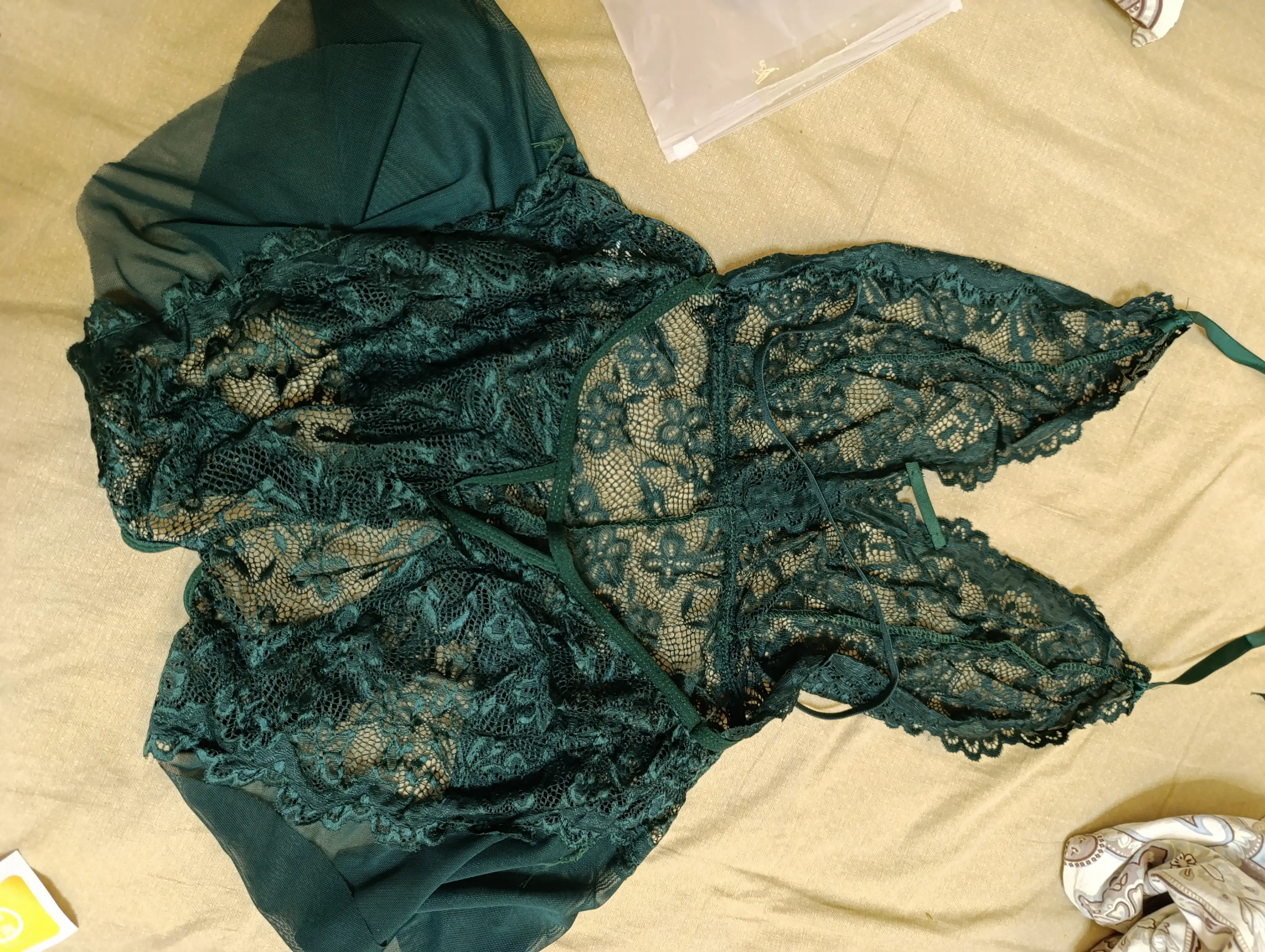 Ayollar to‘rli bodi, orqasi ochiq ichki kiyim, yopiq ichki yubka, pijama