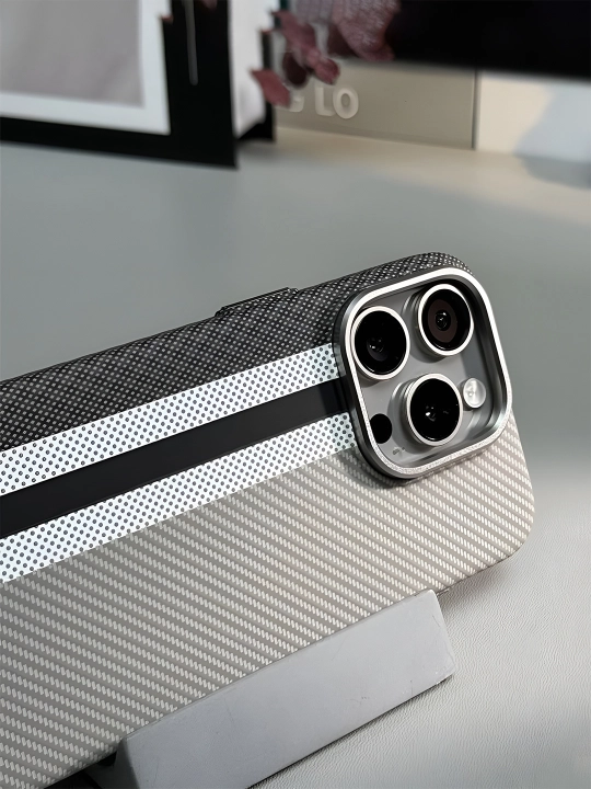 Karbon chexol iPhone 13, 14, 15, 16, 17 Pro Max, Magsafe bilan — ayfon chehol 16 Pro Max
