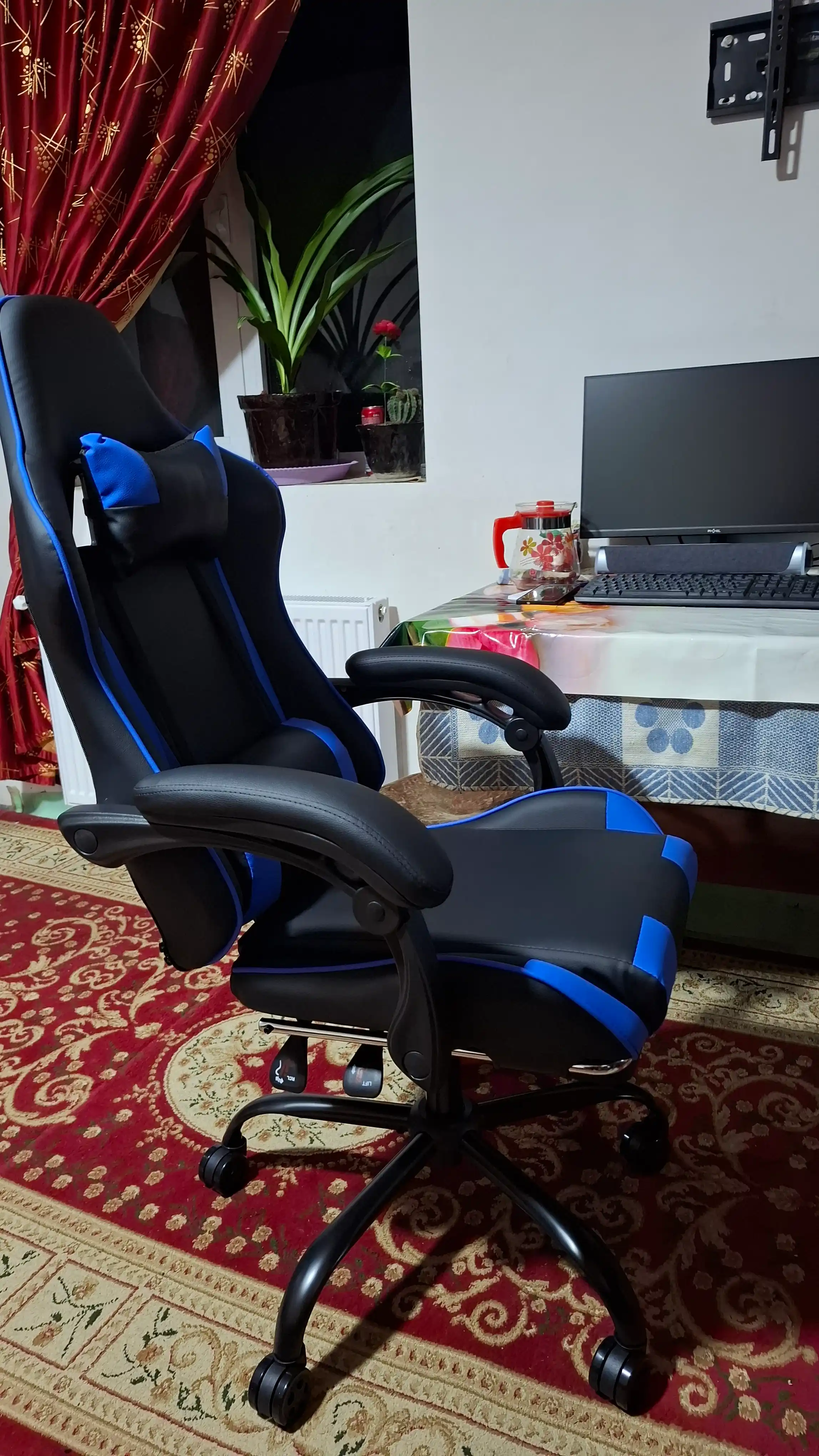 GAMERIX — игровое кресло с подушками поддержки, регулировкой и эргономикой спины
