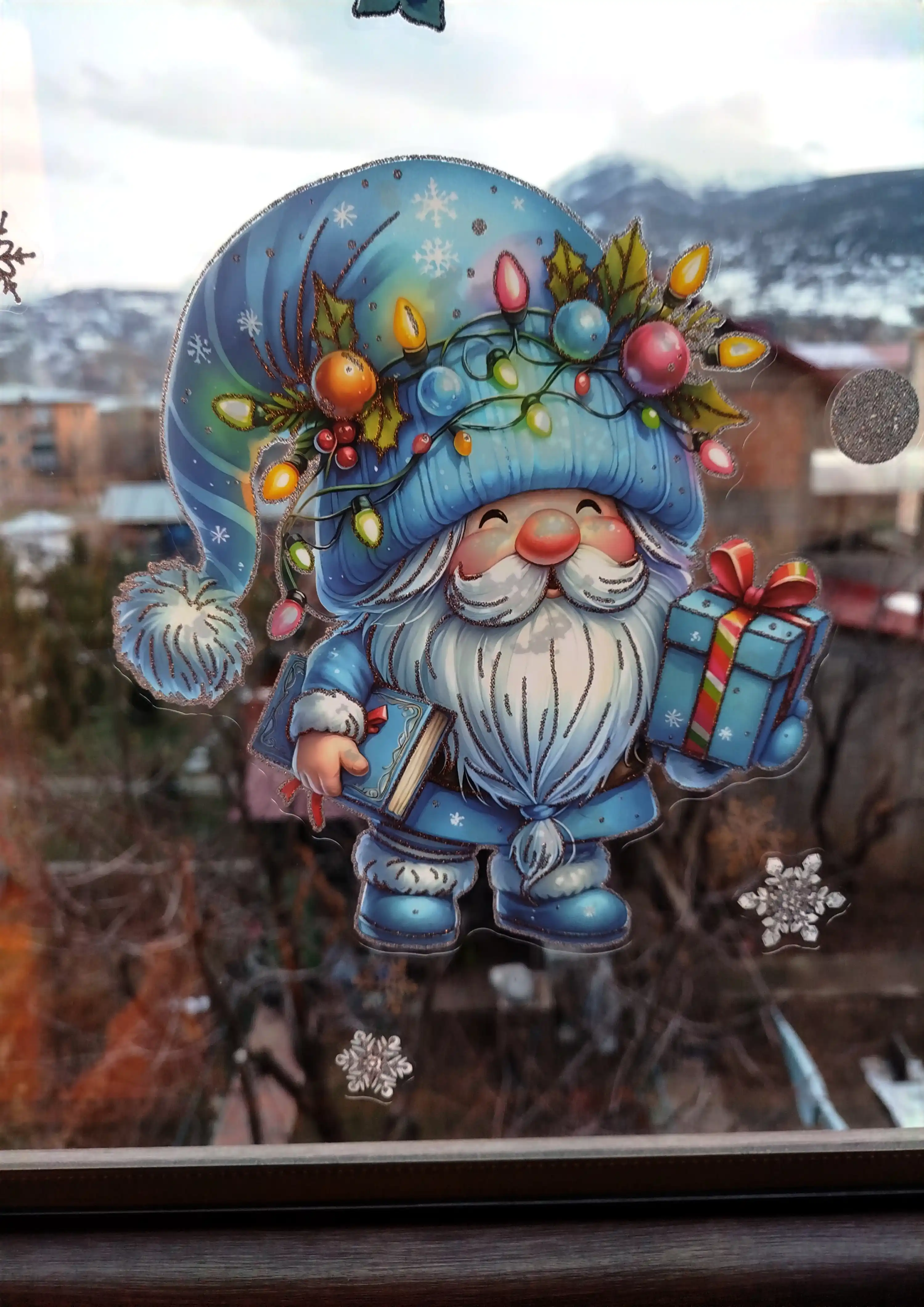 Yangi yil uchun derazaga statik ikki tomonlama nakleykalar to‘plami Ded Moroz, qor parcha