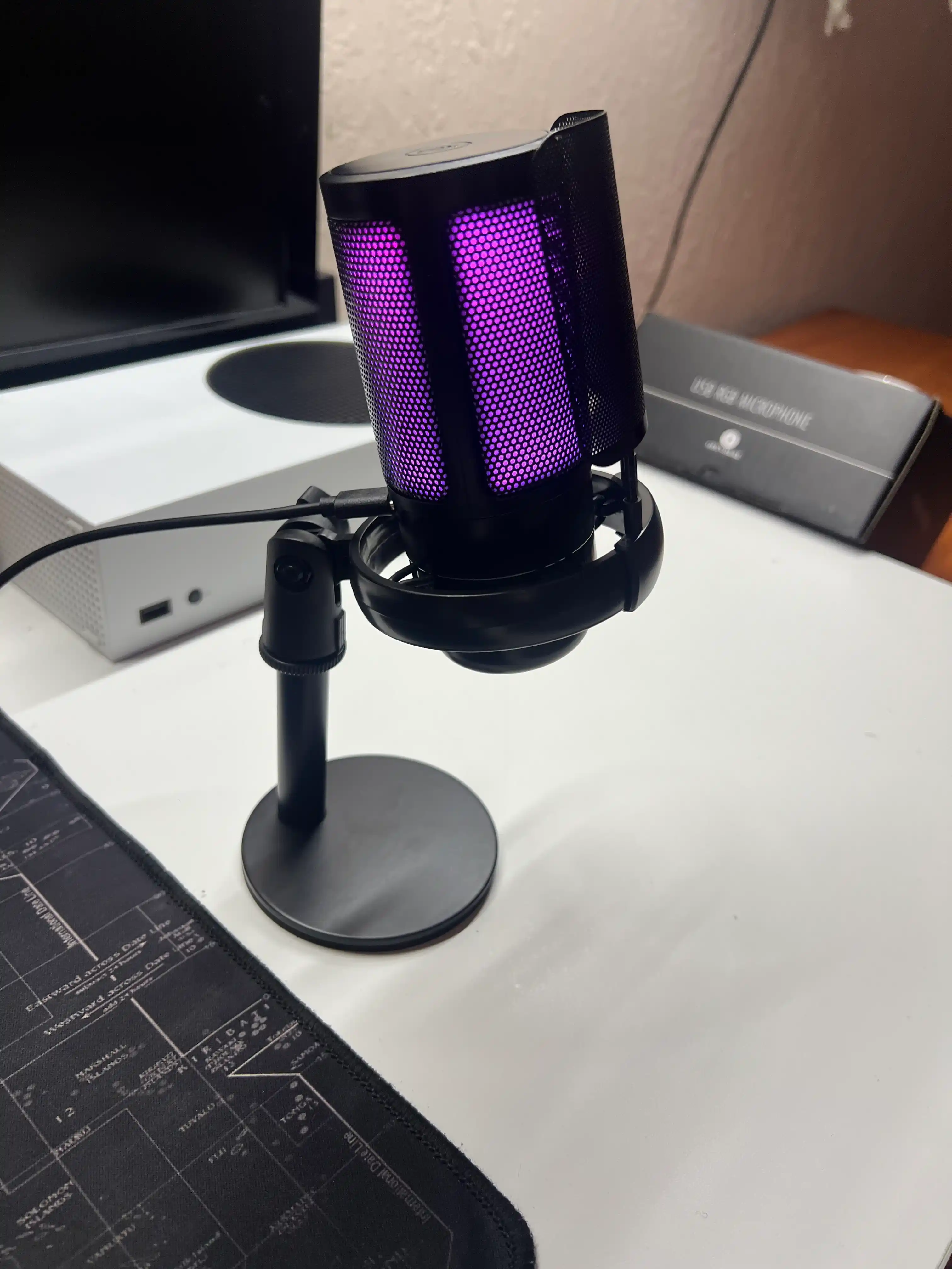 Игровой конденсаторный RGB микрофон ME6S со стойкой, шок-маунтом и поп-фильтром