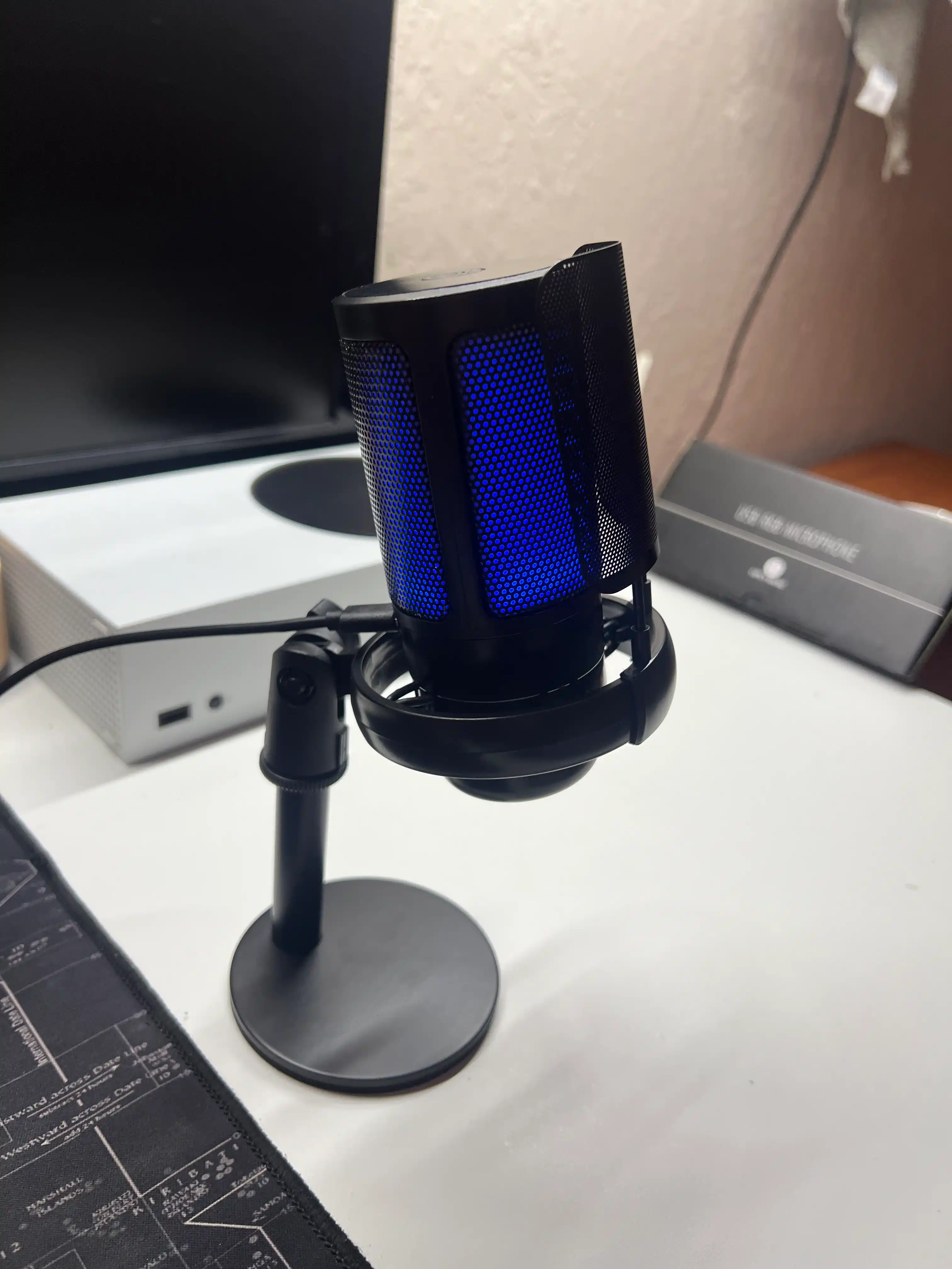 Игровой конденсаторный RGB микрофон ME6S со стойкой, шок-маунтом и поп-фильтром