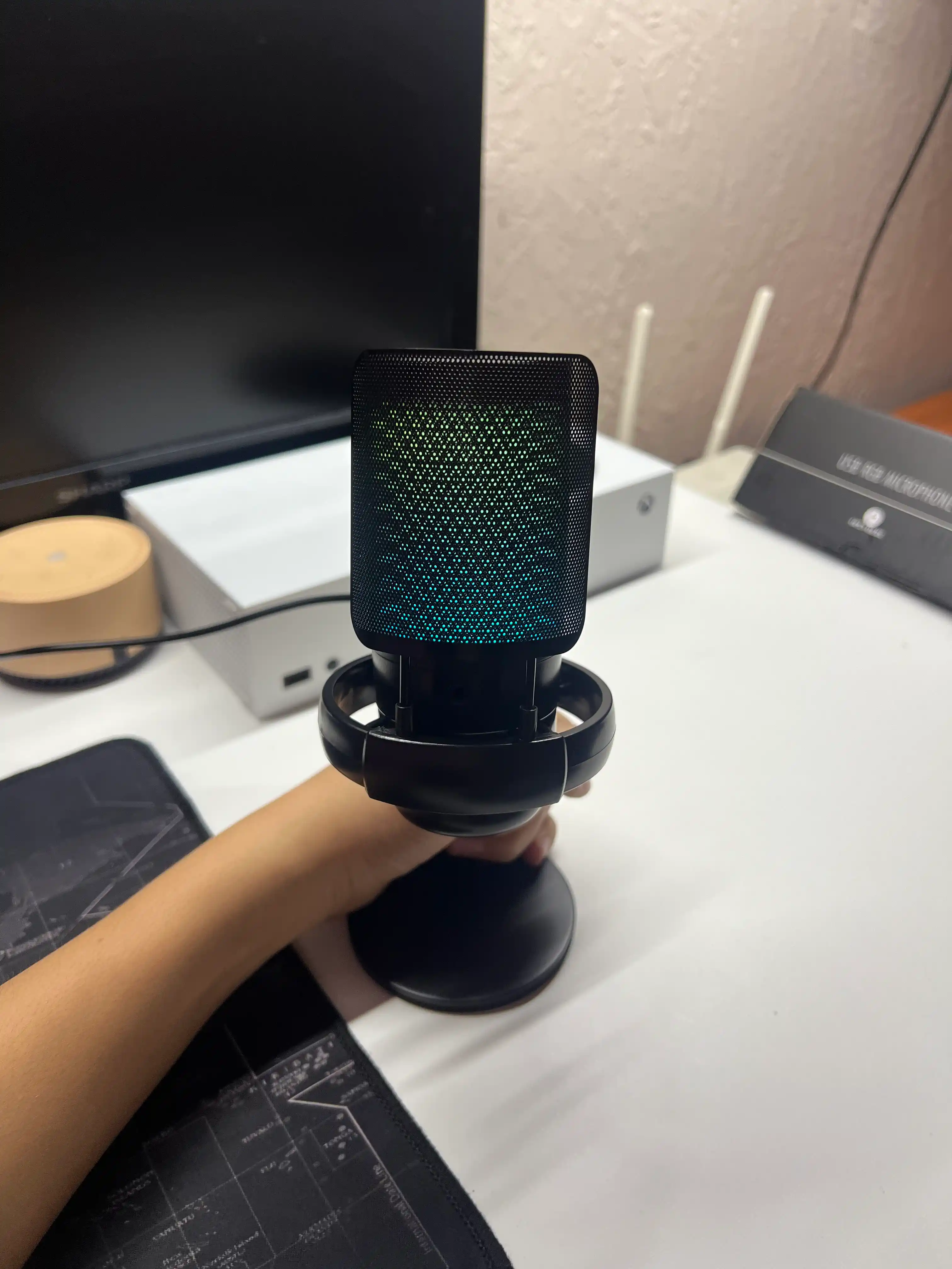 Игровой конденсаторный RGB микрофон ME6S со стойкой, шок-маунтом и поп-фильтром
