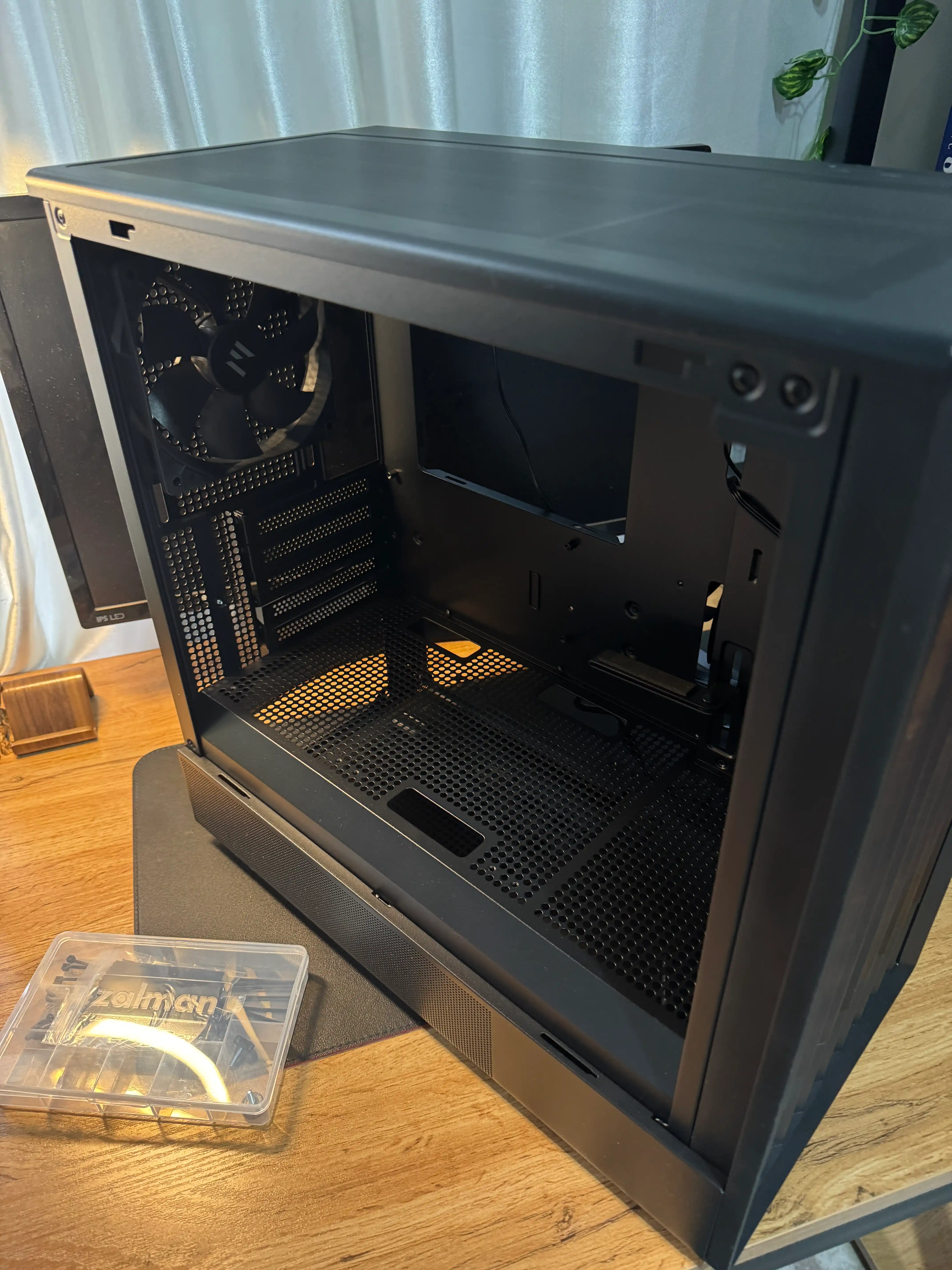 Компьютерный корпус Zalman P10 Namu, Mini-Tower, 3 вентилятора в комплекте, с кронштейном