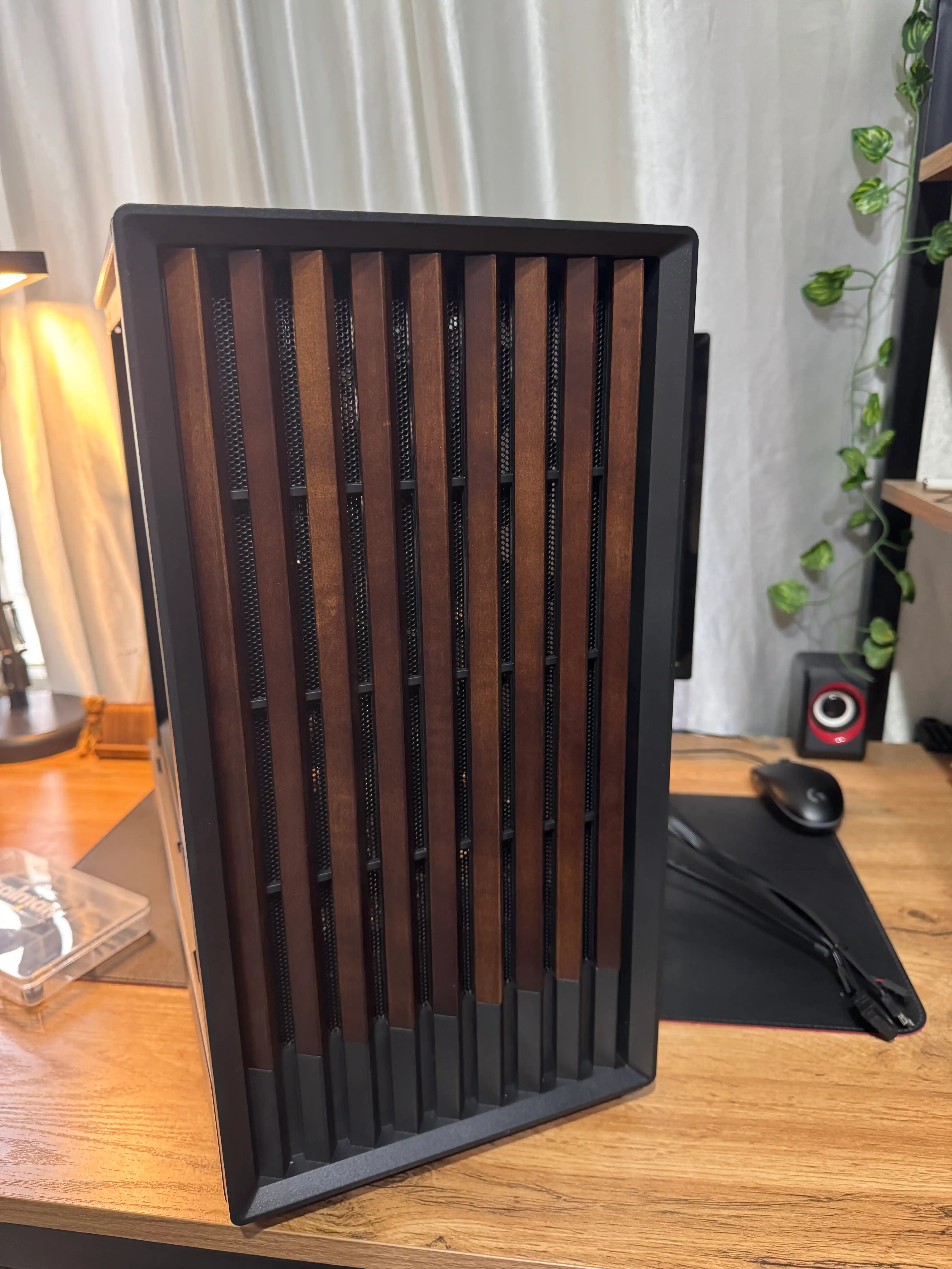 Компьютерный корпус Zalman P10 Namu, Mini-Tower, 3 вентилятора в комплекте, с кронштейном