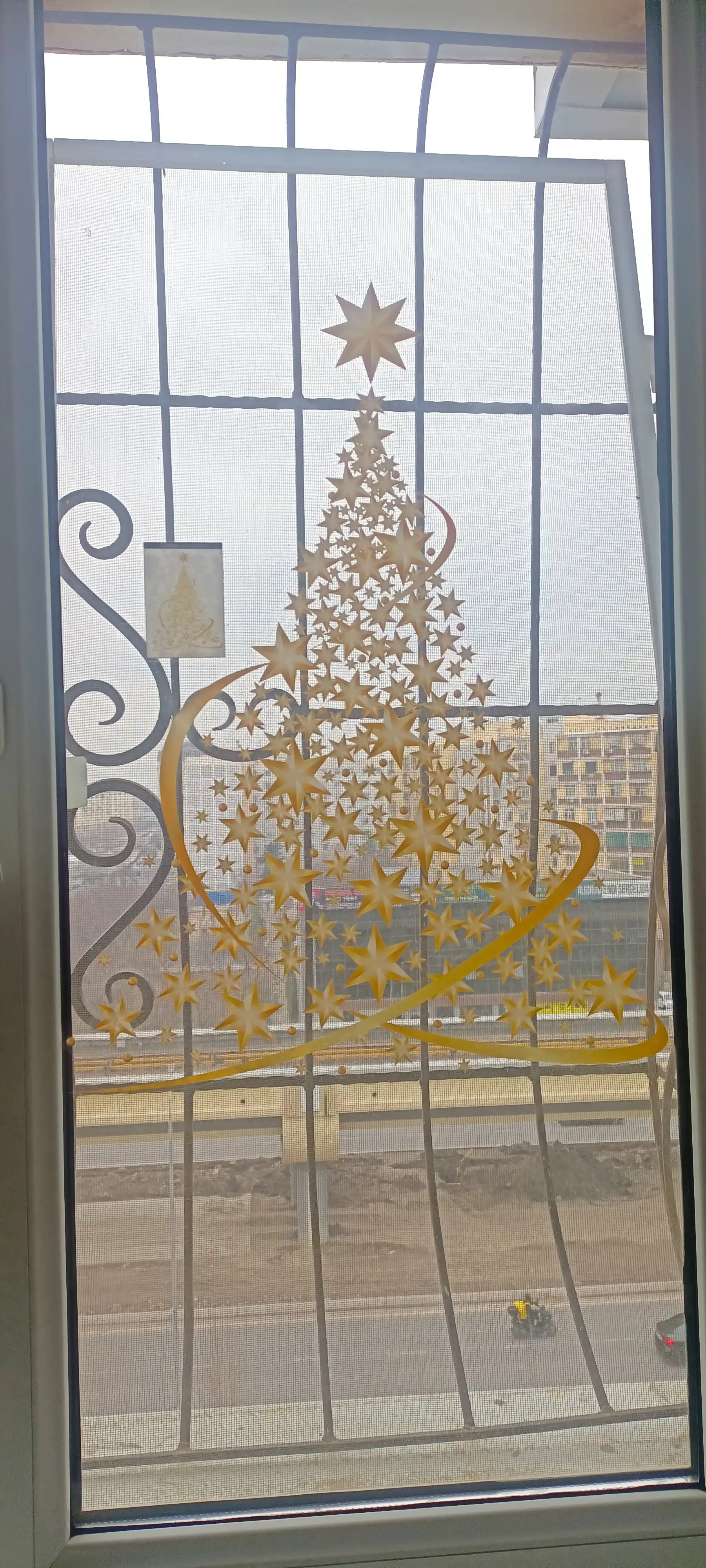 Новогодняя наклейка на окно «Сияющая ёлка», Золотой декор для витрин и дома