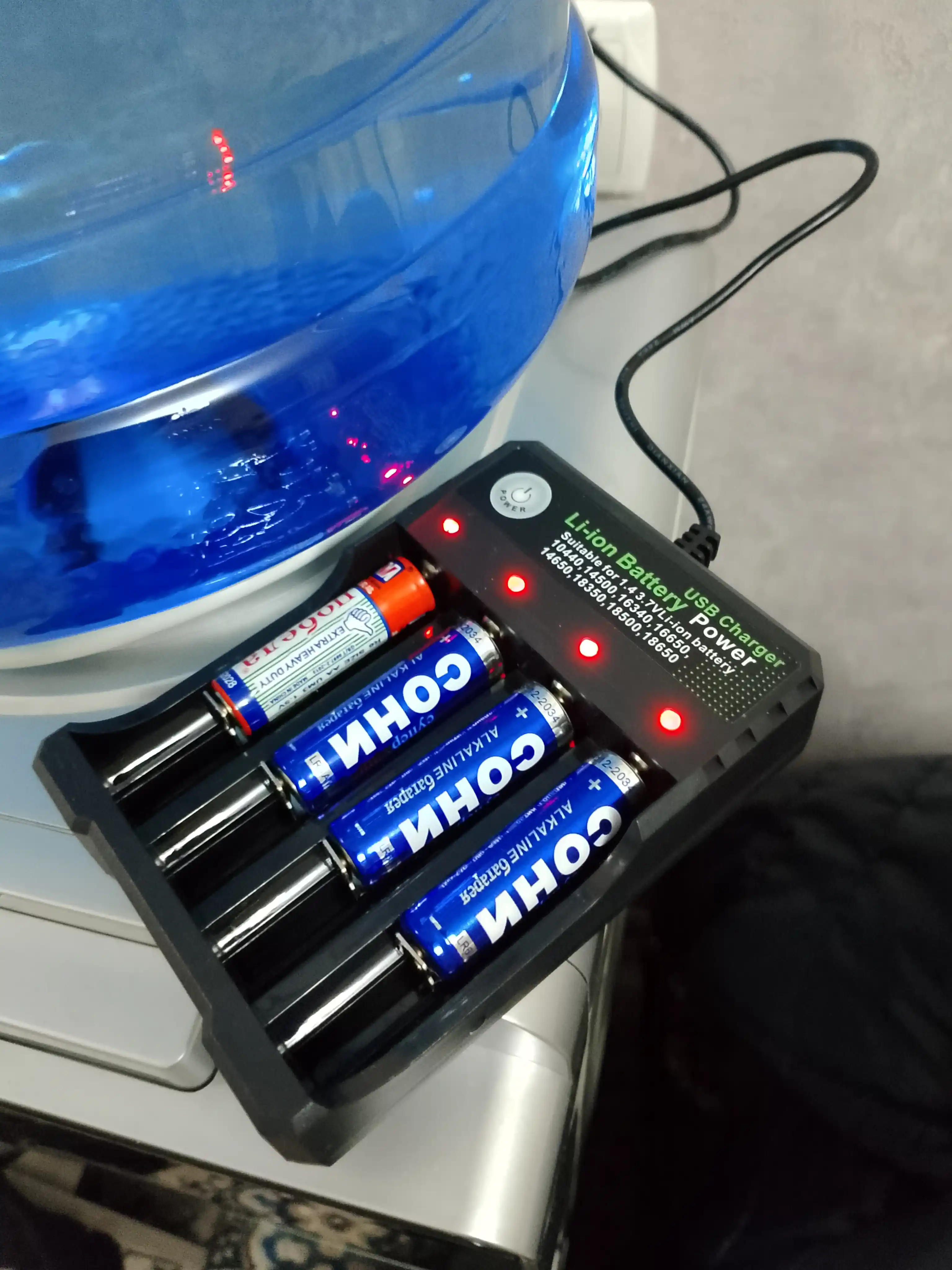 Зарядное устройство USB для аккумуляторных батареек