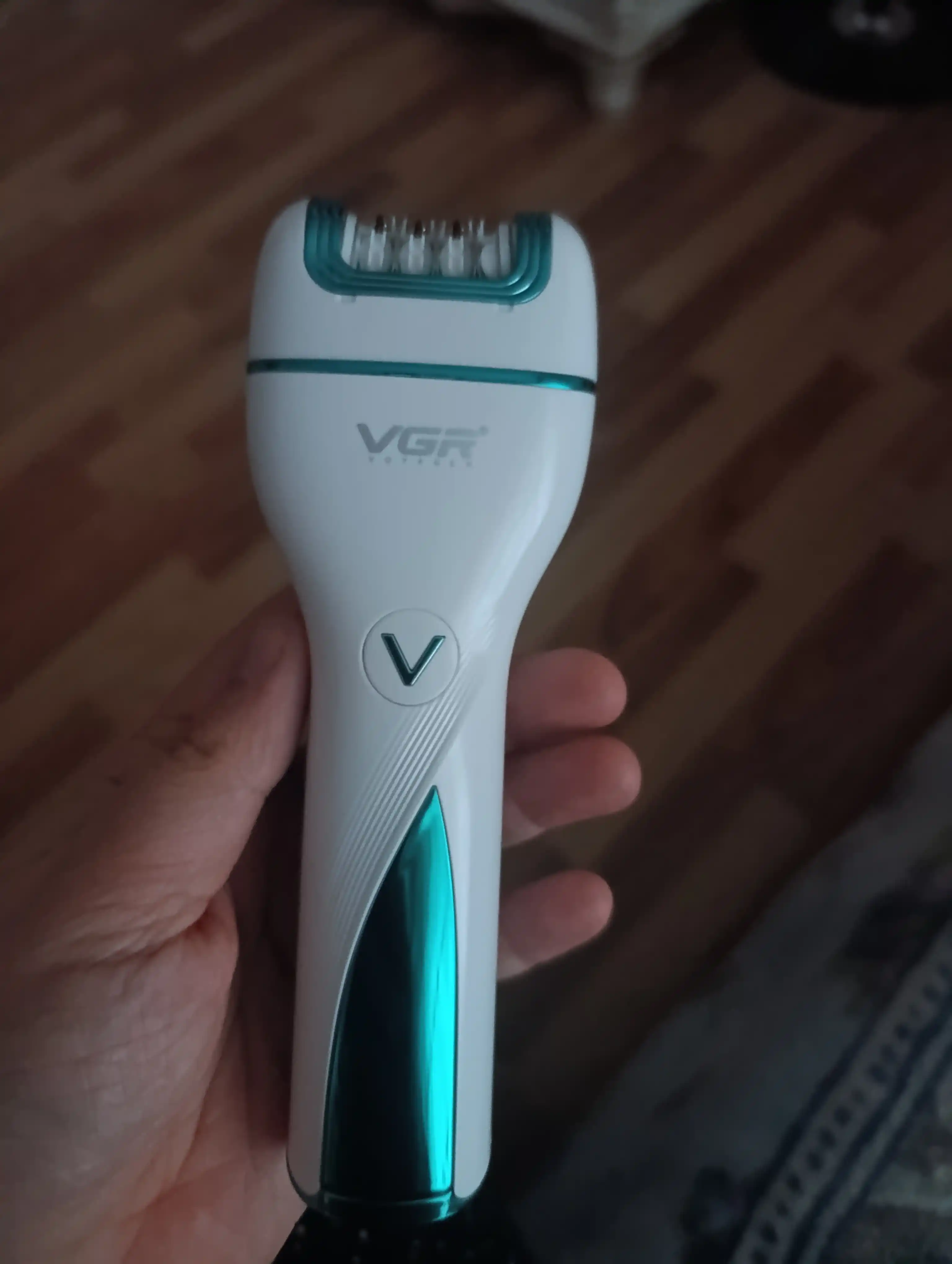 Professional epilyator modeli VGR V-728 simsiz, ayollar tanasi uchun