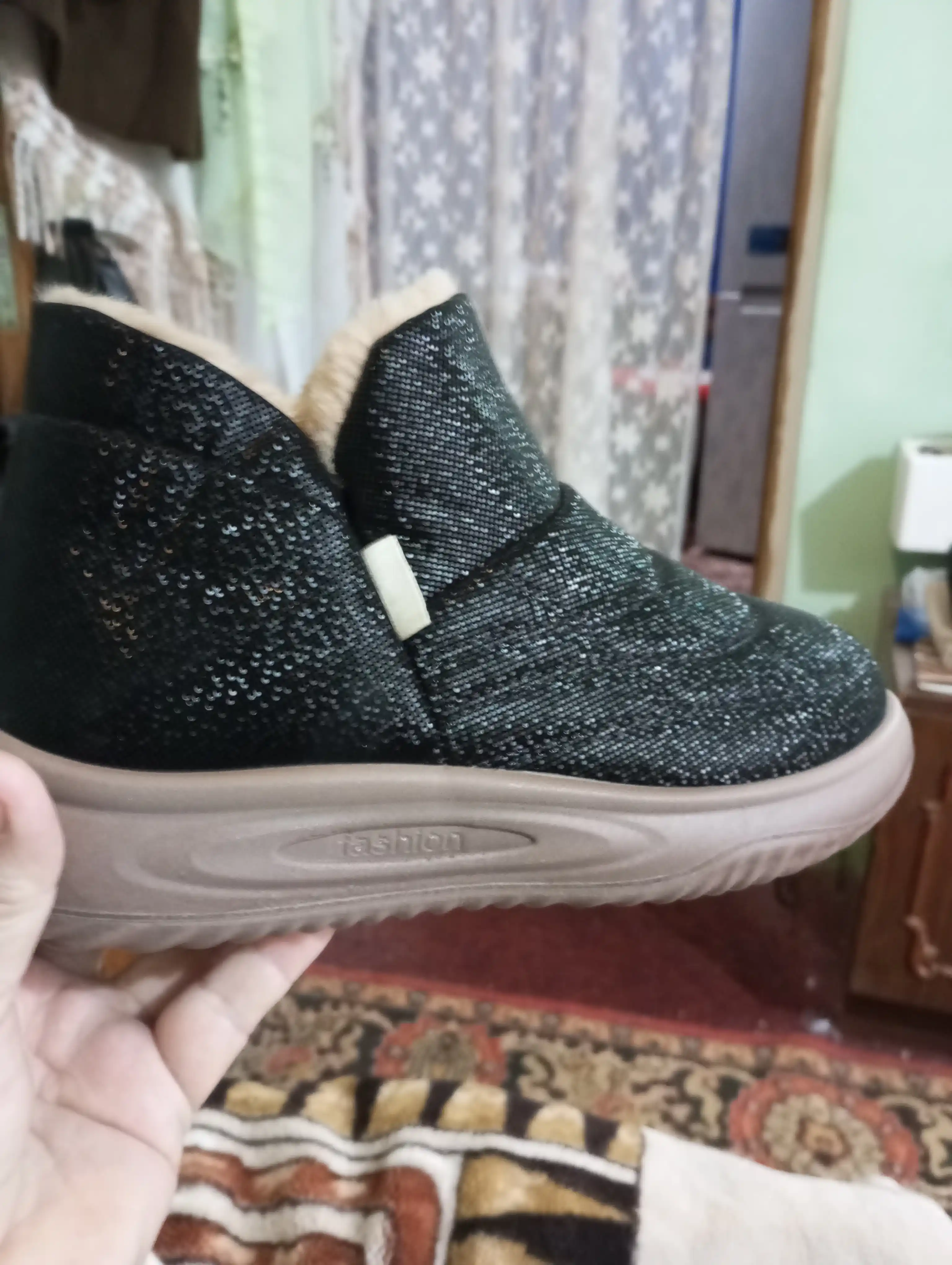 SIfati zo'r bo'lgan ayollar uggilari Pekin. (1 razmerga katta oling Malomerka)