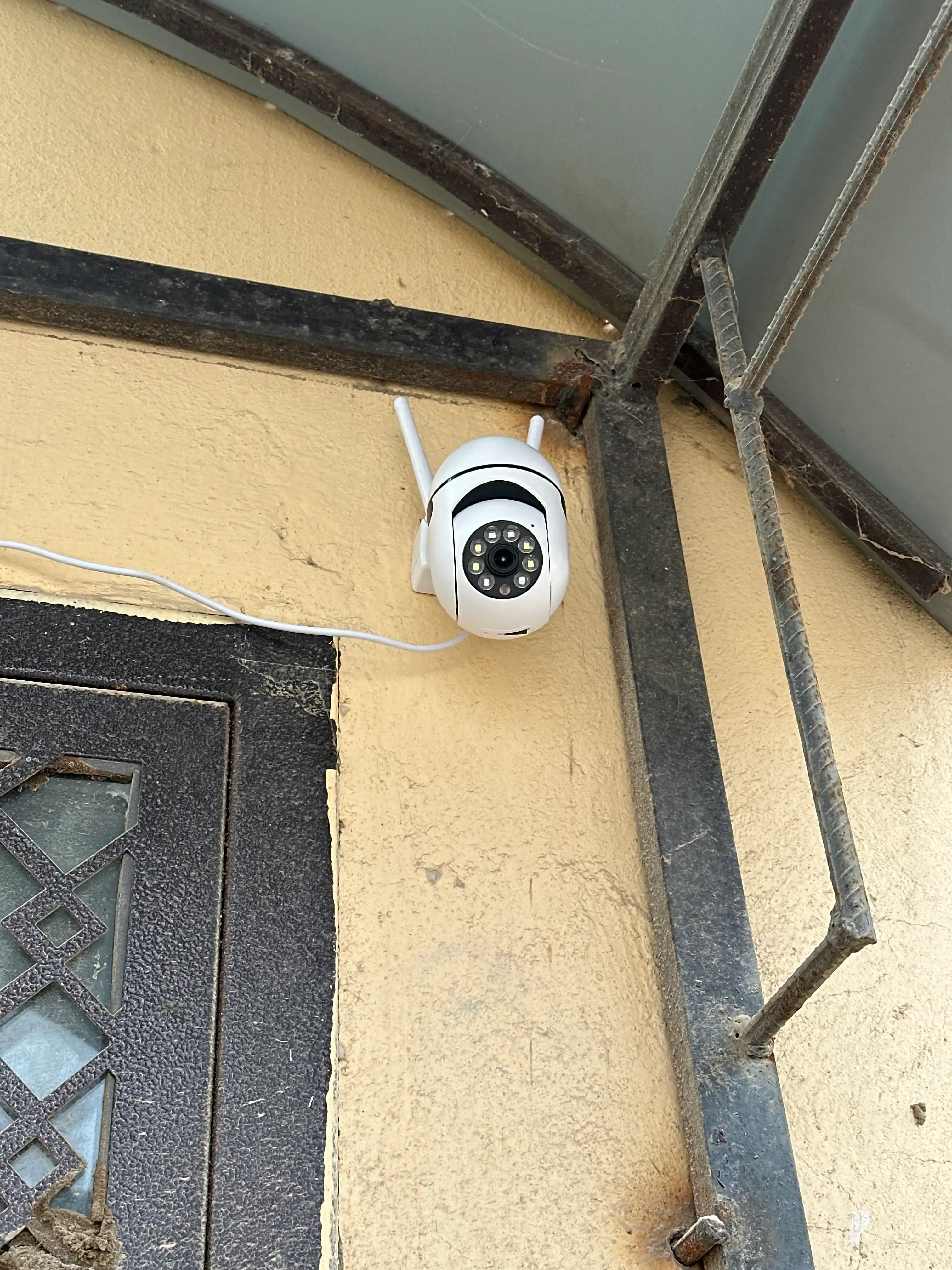 Juft linzali va harakat sensoriga ega Wi-Fi video kuzatuv kamerasi