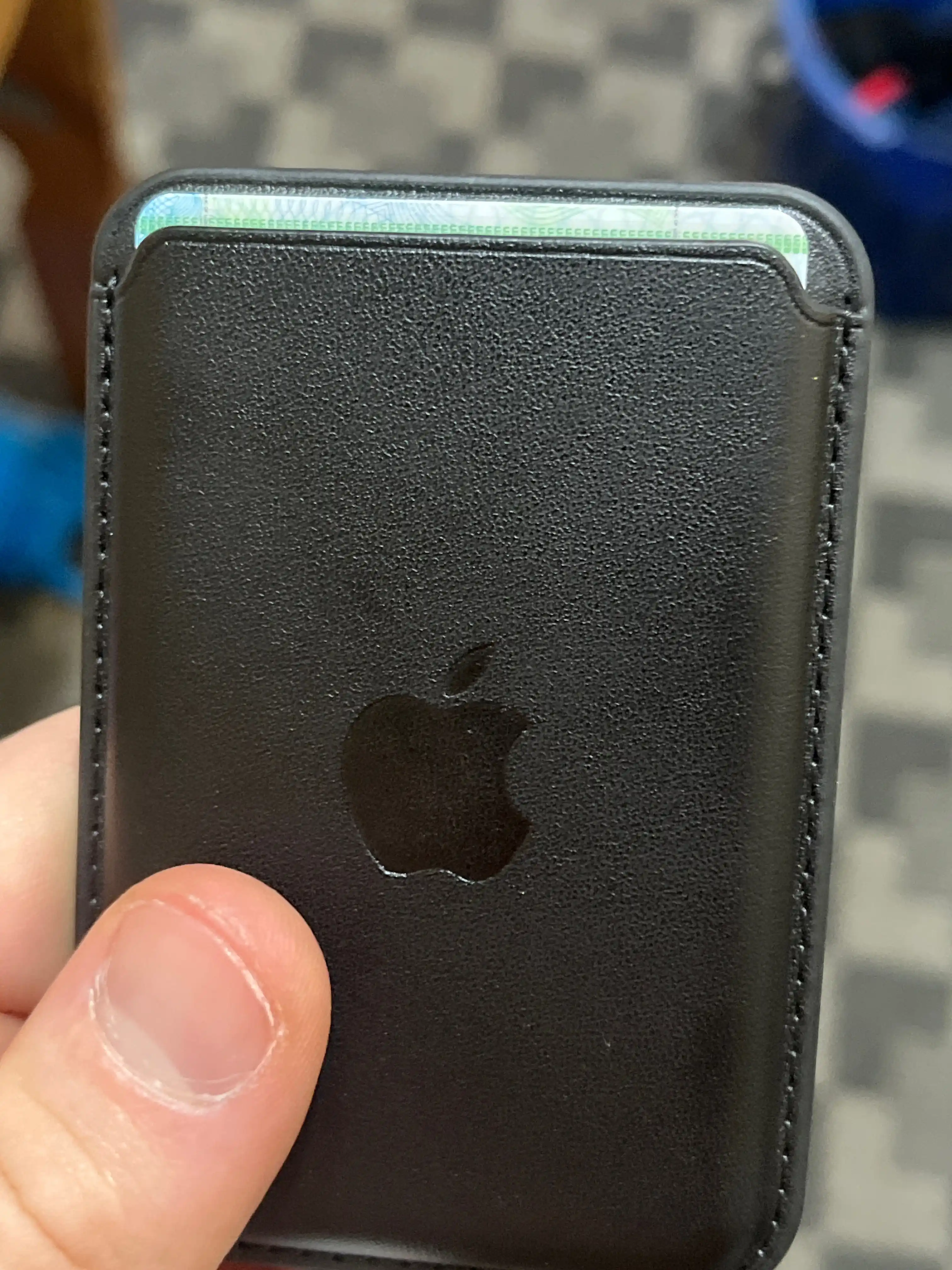 IPhone uchun MagSafe kartxolder, bank kartalari uchun