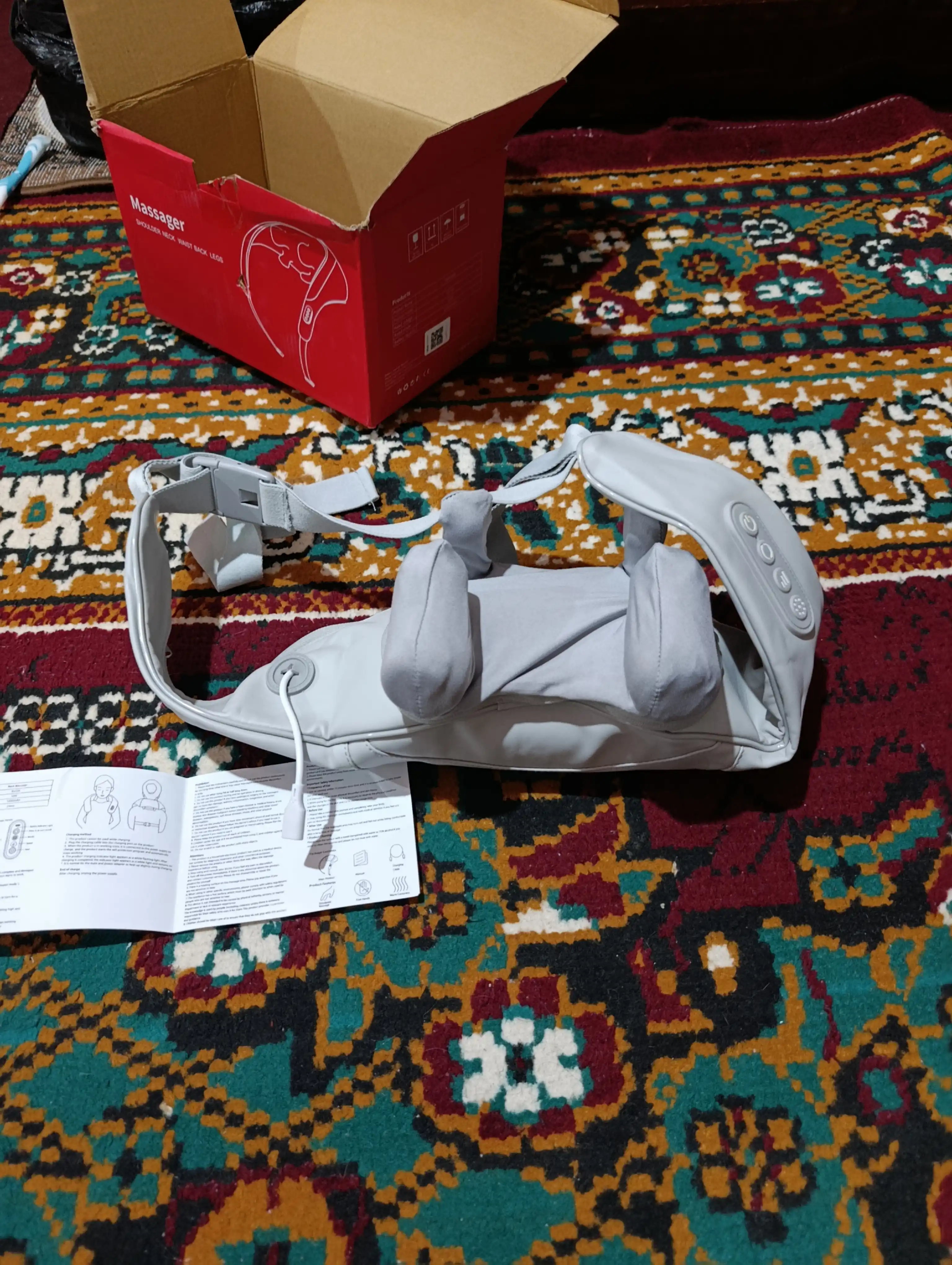Elektr massajor, bo‘yinni, yelkani va tana mushaklarini 3 rejim bilan massaj qiladi
