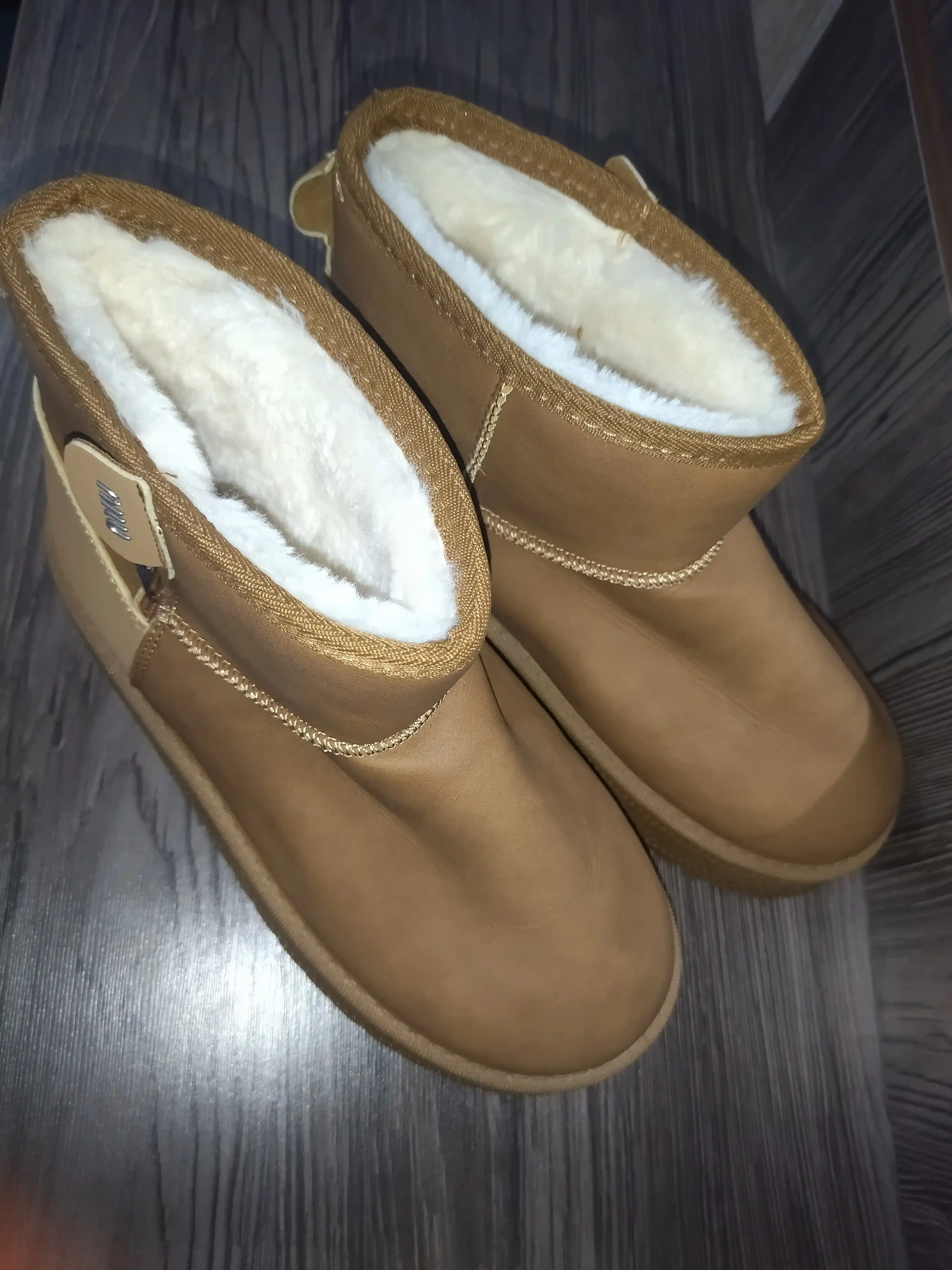 Ayollar uggi etiklari, qishki, platformali, mo'ynali