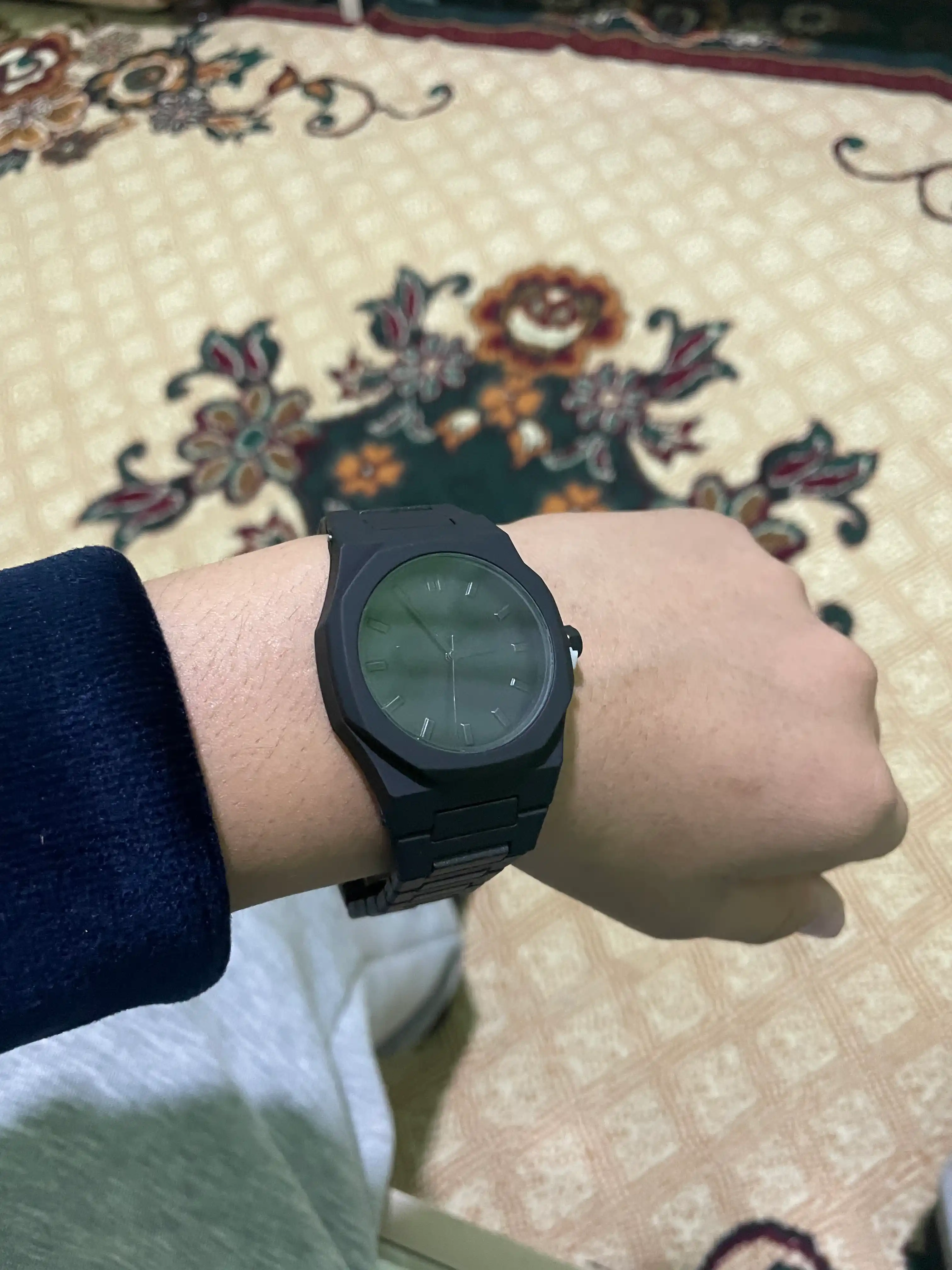 Aura Shadow Black - erkaklar soati, minimalizm uslubida