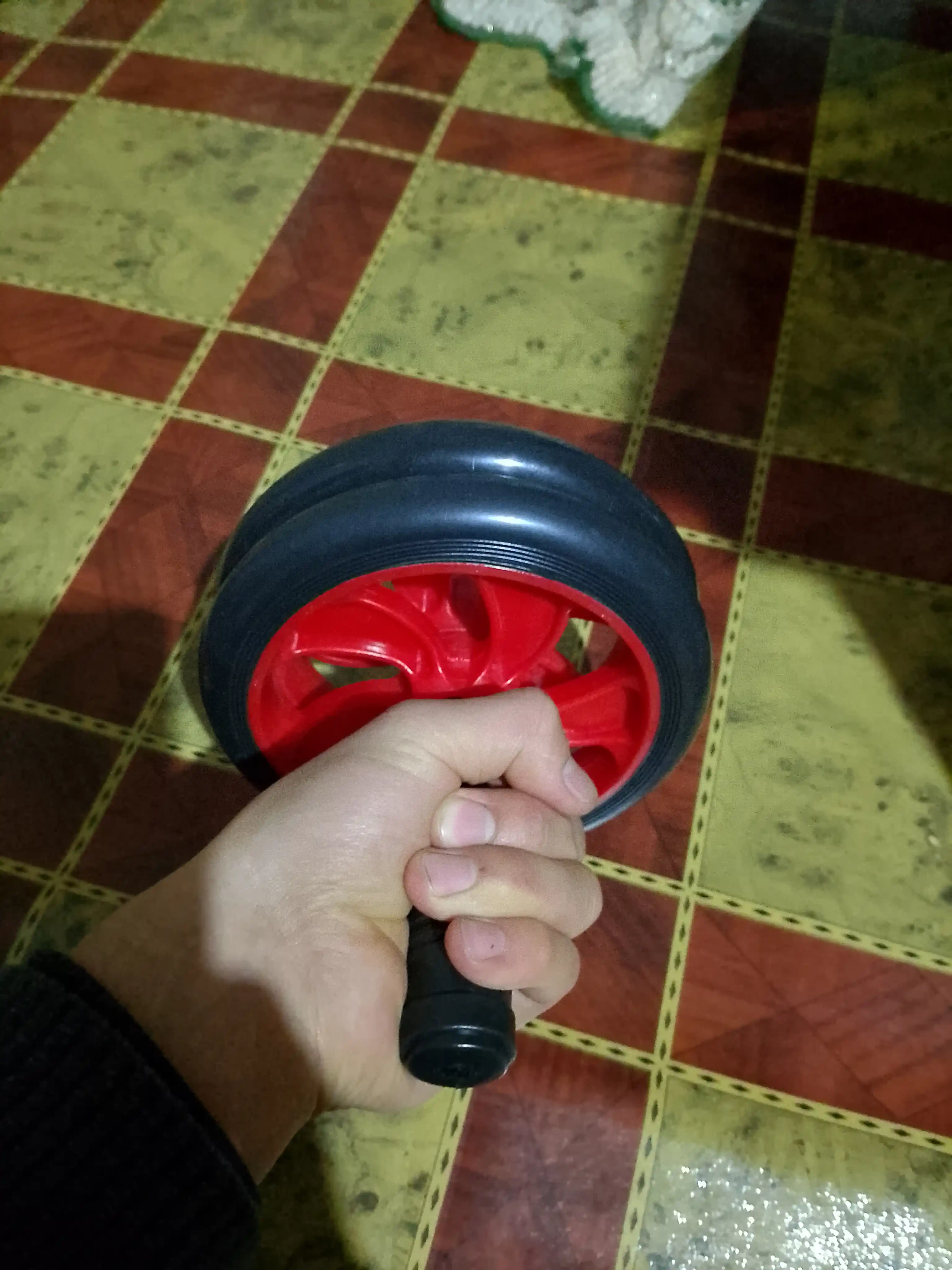 Samarali mashg‘ulotlar uchun fitnes roligi, press va bel trenajyori