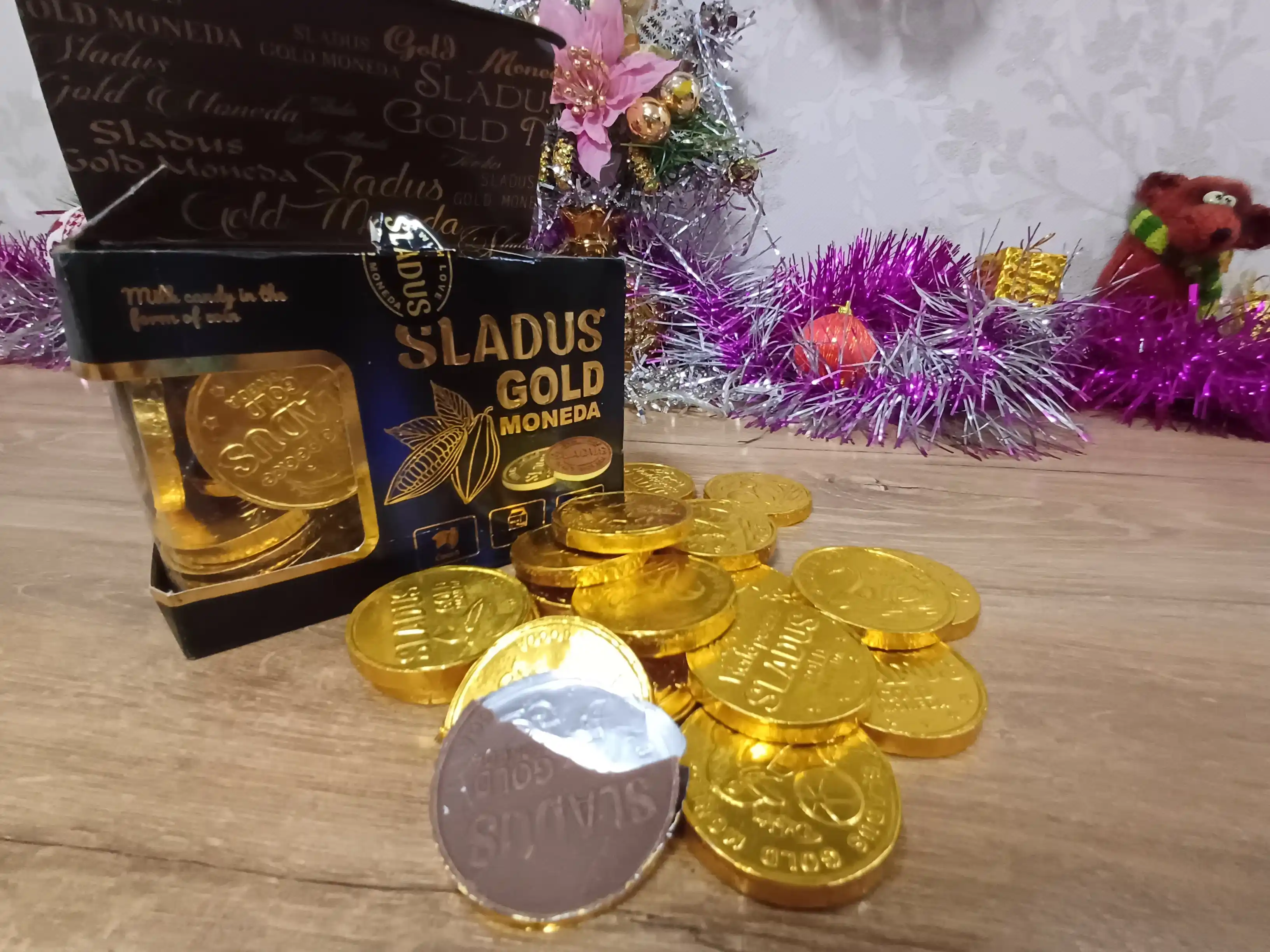 Шоколадные монеты, шошоладные конфеты в форме золотых монет от "Sladus"