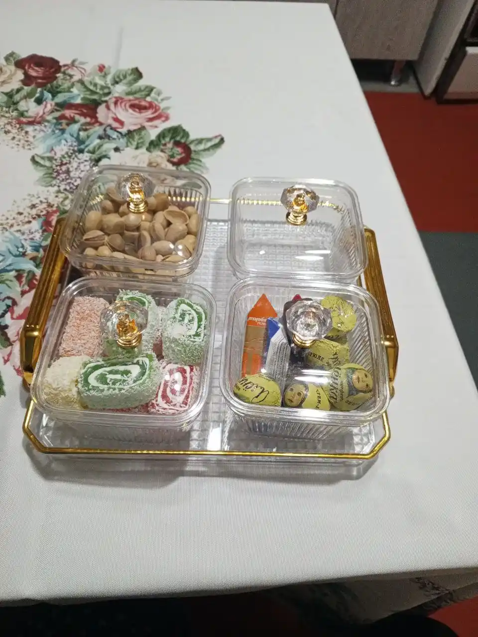 Quritilgan mevalar, yong'oqlar va shirinliklar uchun idishlar