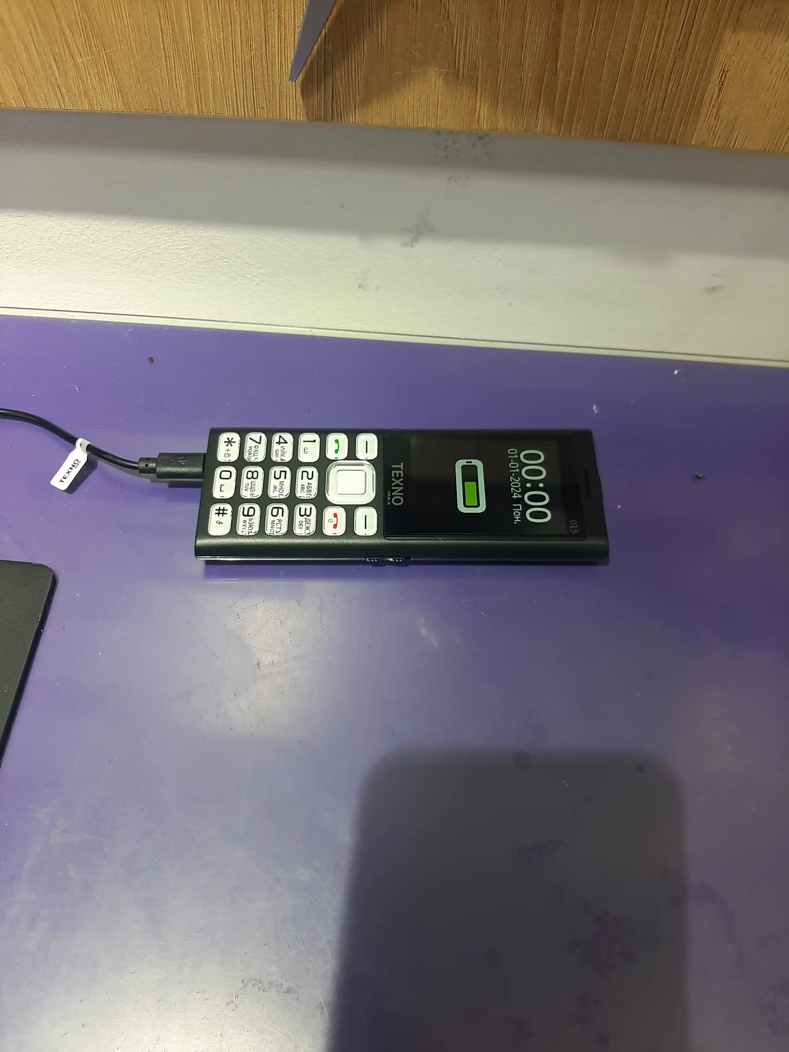Knopkali telefon Texno Max 015