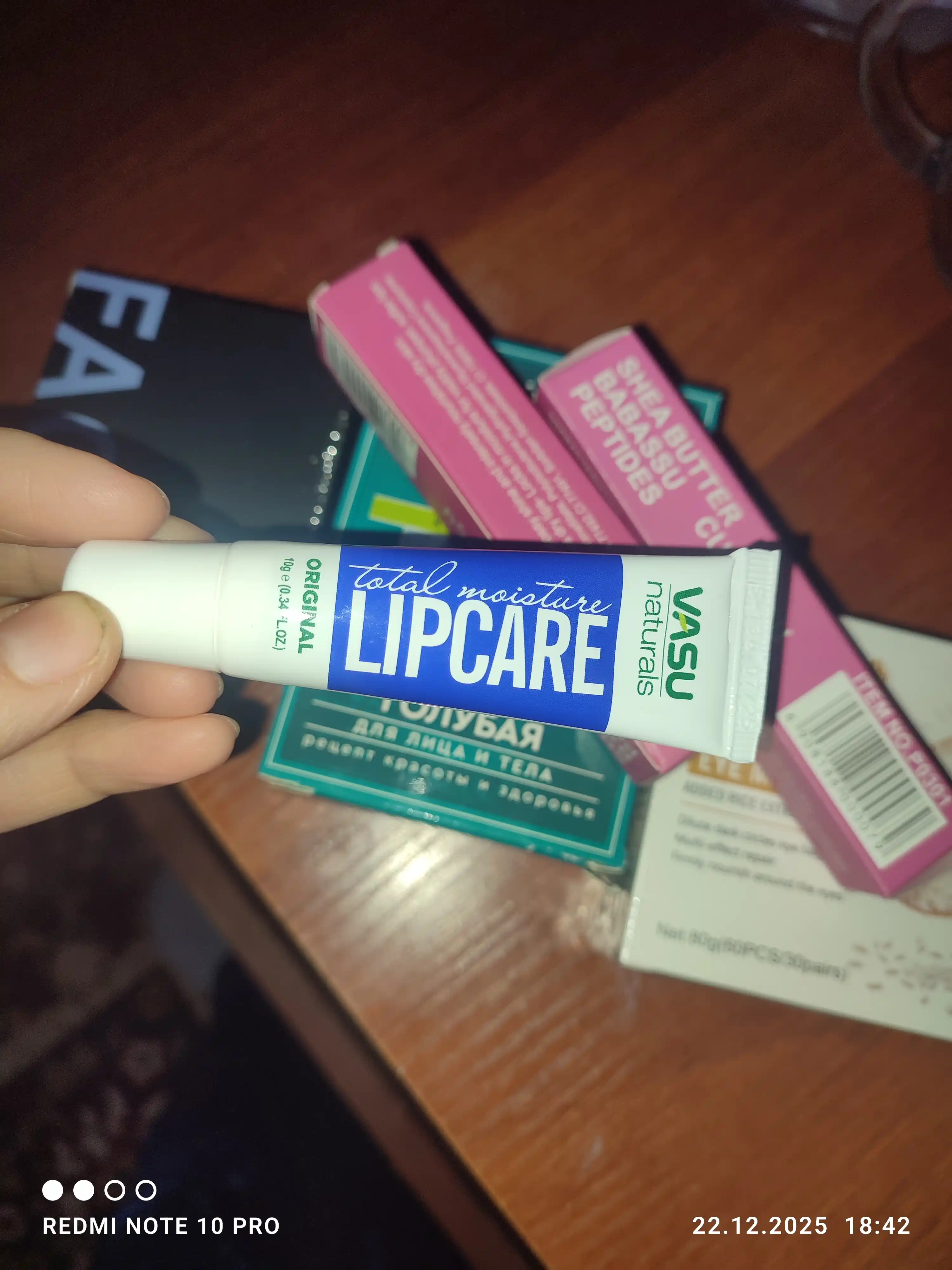 Vasu Lipcare 10 g lab balzami — namlantirish, oziqlantirish, quruqlikdan himoya