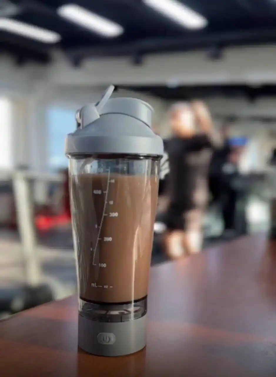 Sport shaker shishasi, elektr blender bilan protein, koktellar, suv uchun