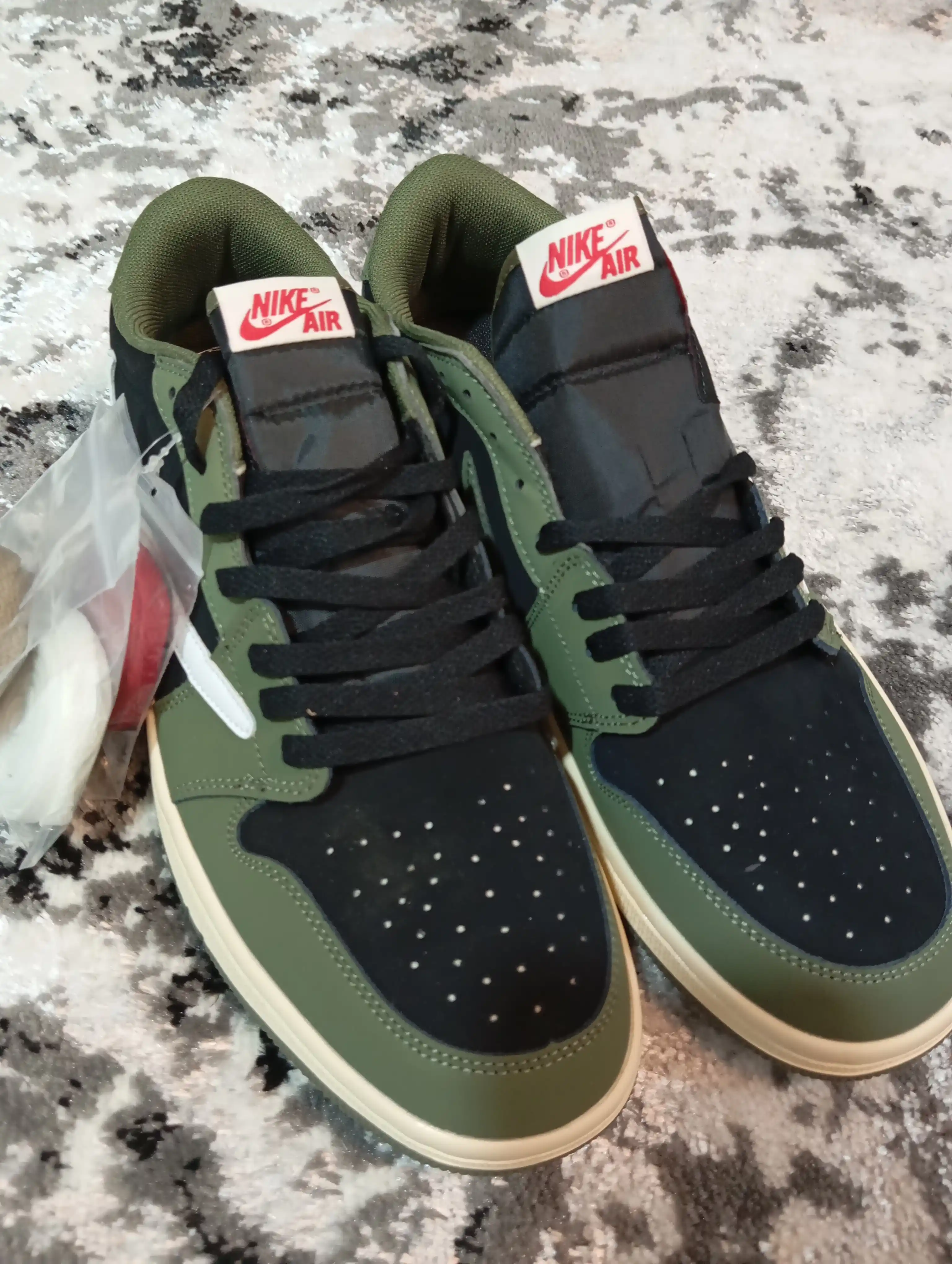 Erkak, o‘smir uchun krossovkalar Nike Air Jordan 1 Low, katta o‘lchamlar, buyuklar, 45-47