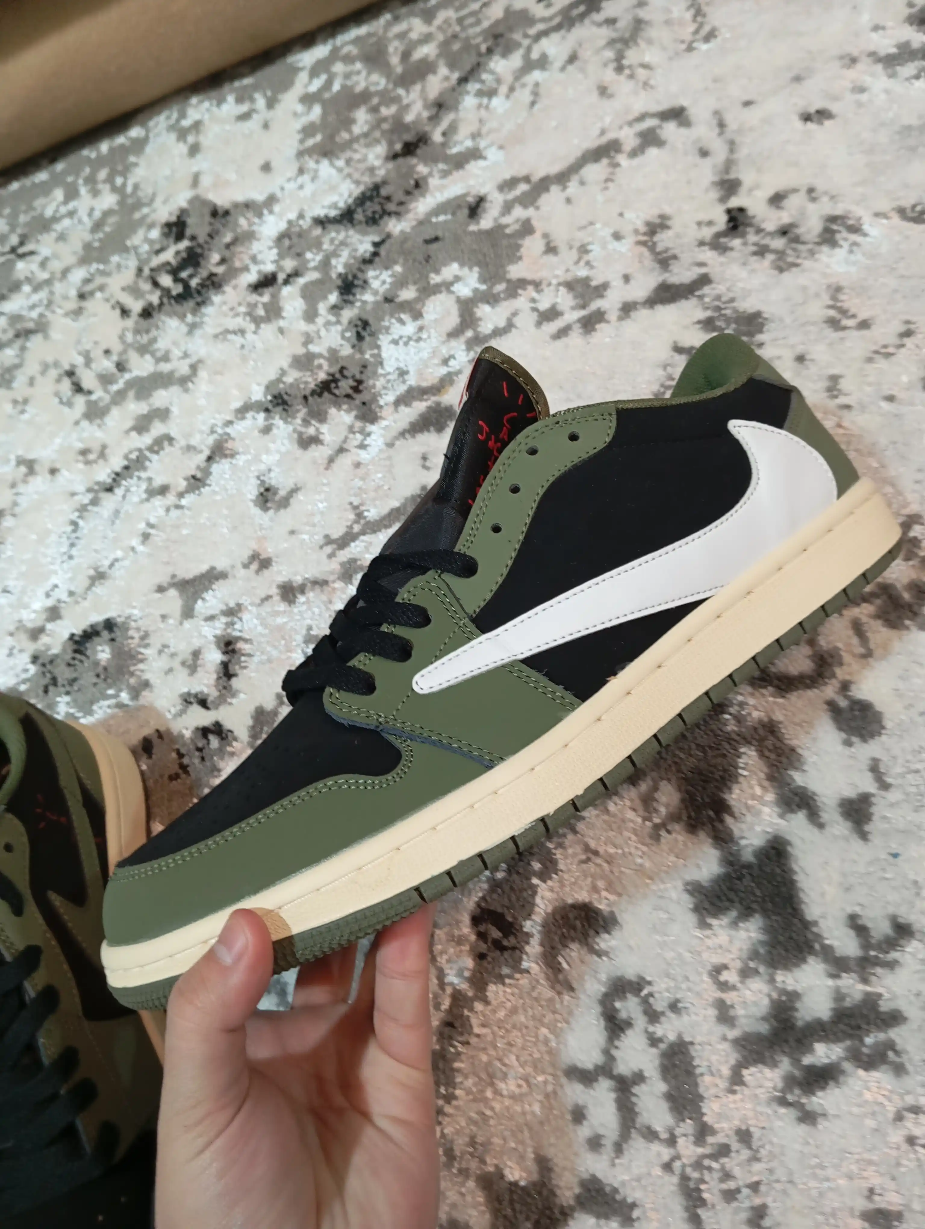 Erkak, o‘smir uchun krossovkalar Nike Air Jordan 1 Low, katta o‘lchamlar, buyuklar, 45-47