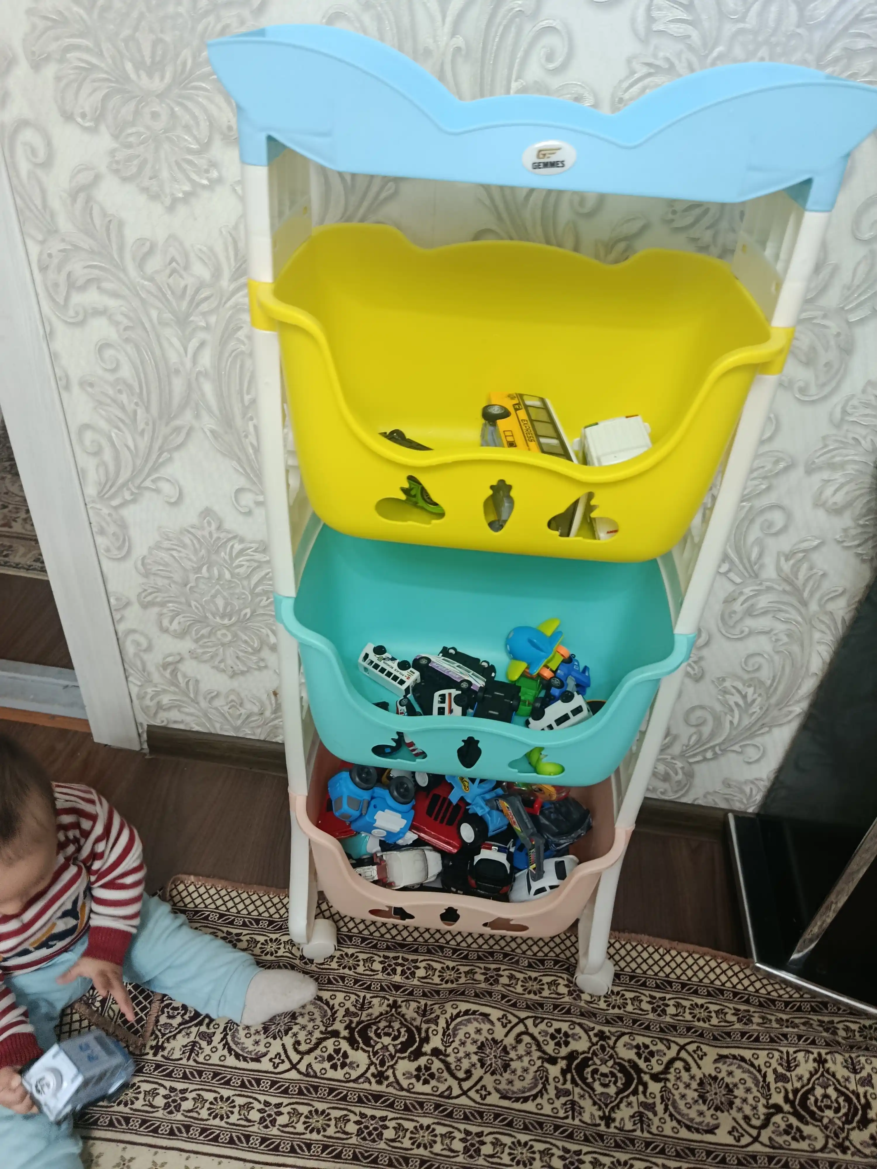 Plastik pol tokcha, g'ildiraklarda oshxona, hammom uchun