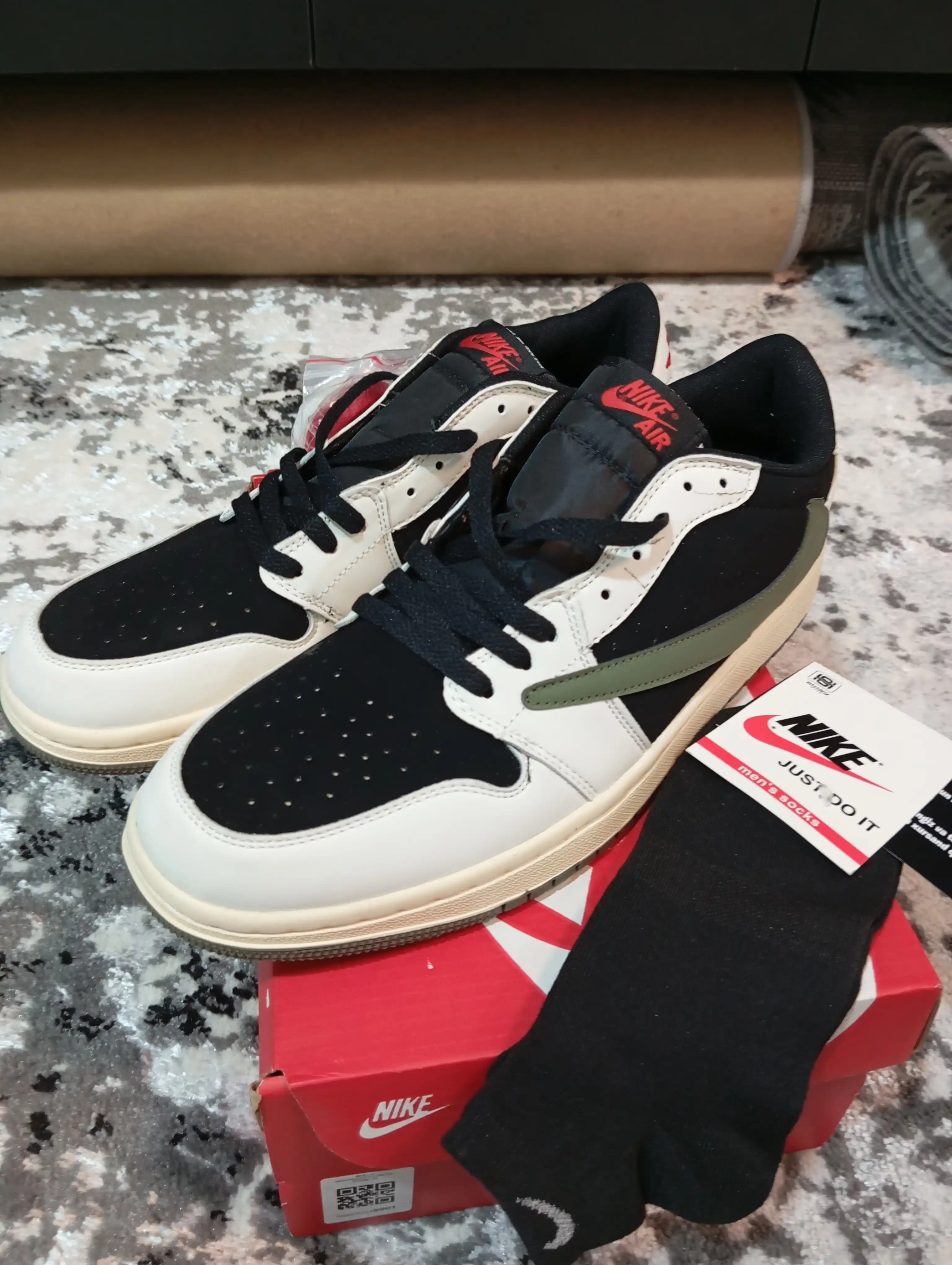 Erkak, o‘smir uchun krossovkalar Nike Air Jordan 1 Low, katta o‘lchamlar, buyuklar, 45-47