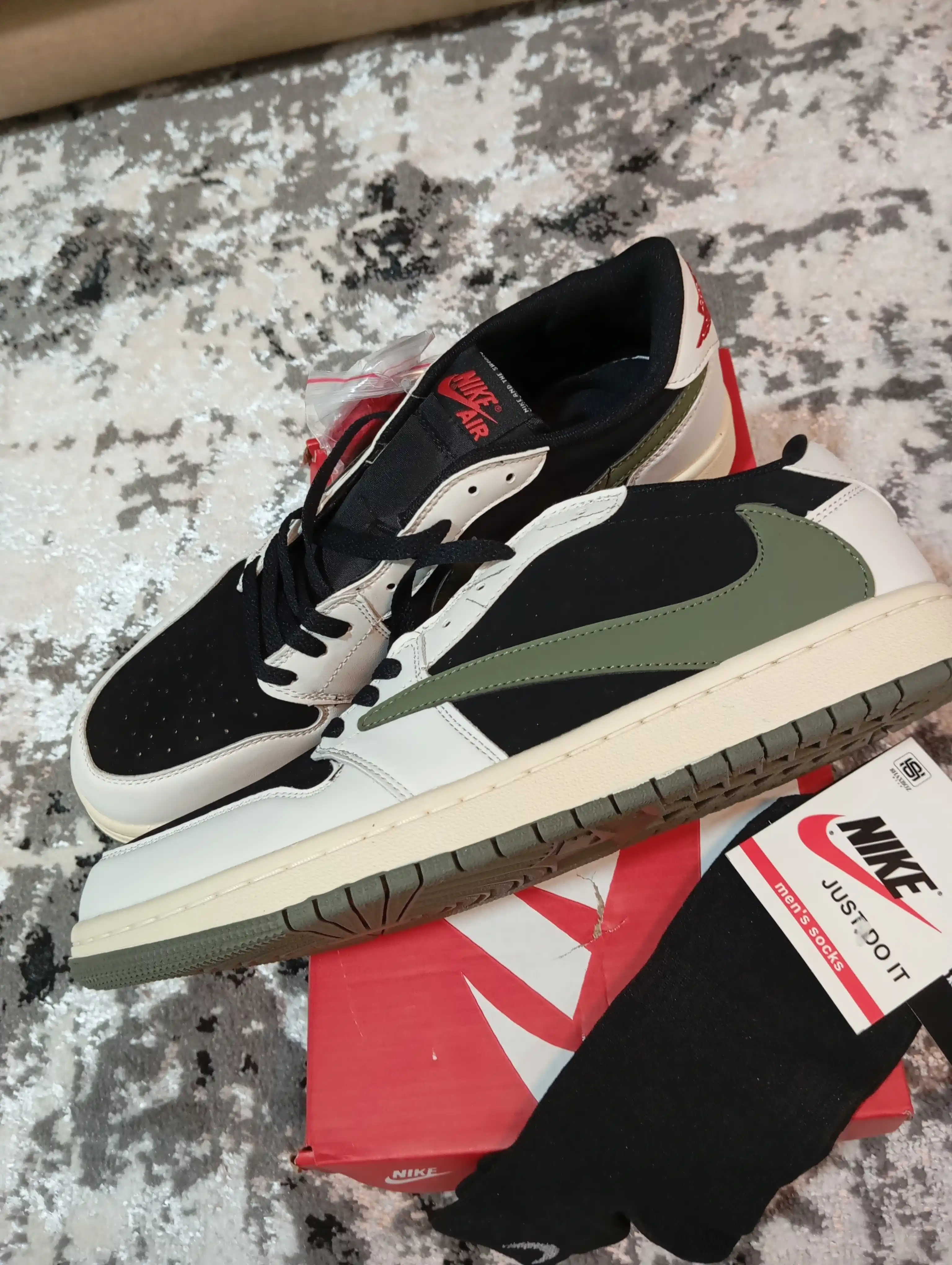 Erkak, o‘smir uchun krossovkalar Nike Air Jordan 1 Low, katta o‘lchamlar, buyuklar, 45-47