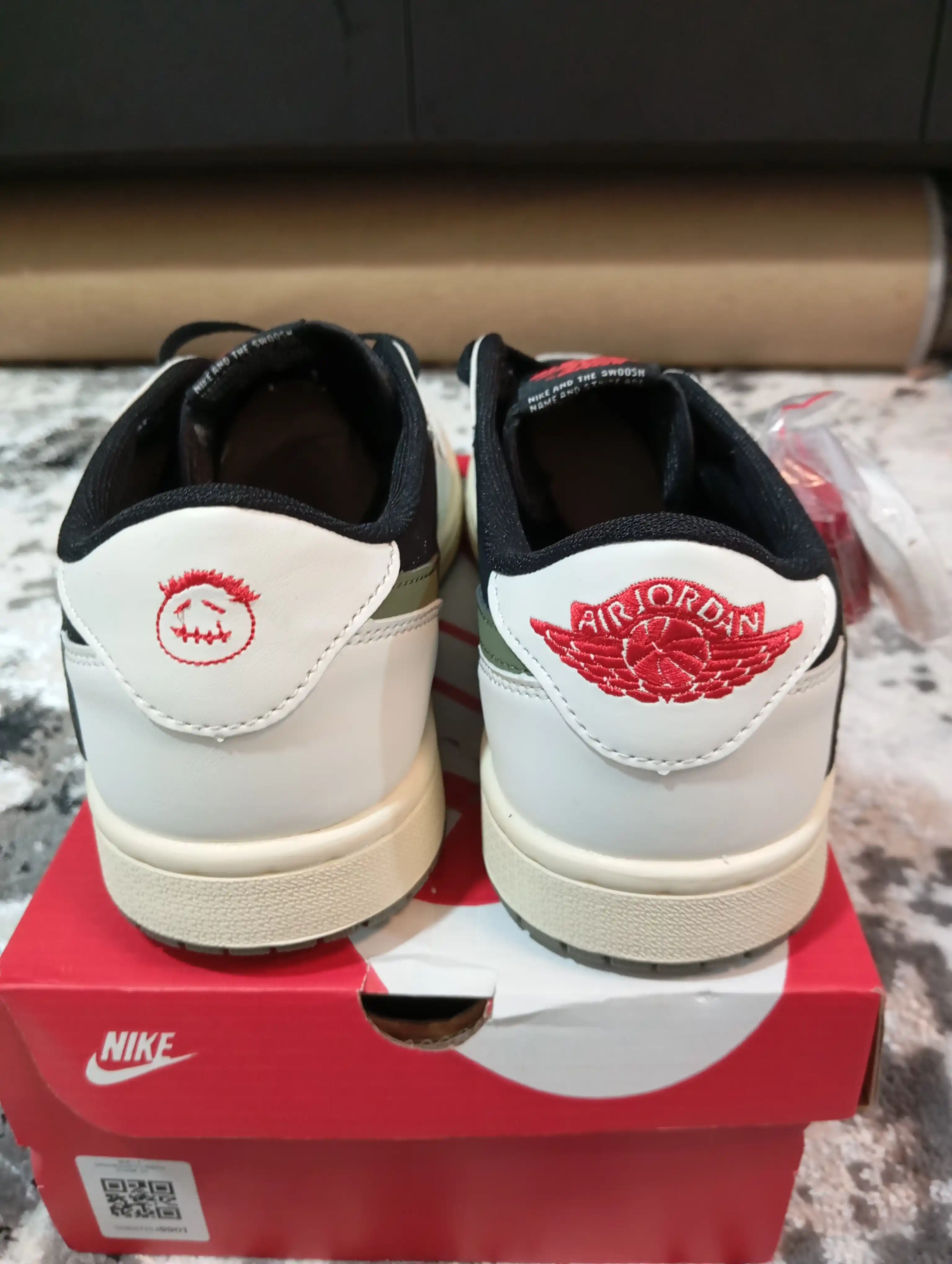 Erkak, o‘smir uchun krossovkalar Nike Air Jordan 1 Low, katta o‘lchamlar, buyuklar, 45-47