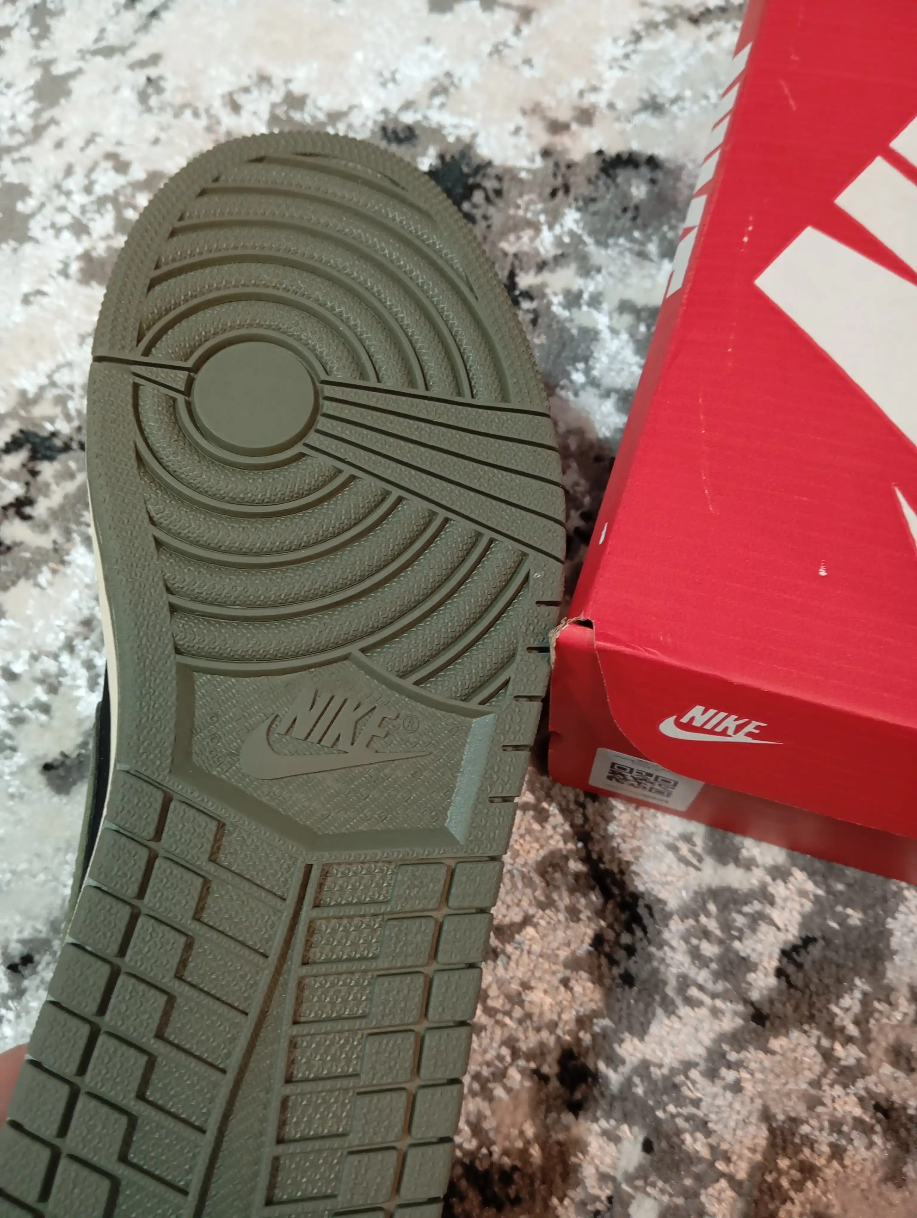 Erkak, o‘smir uchun krossovkalar Nike Air Jordan 1 Low, katta o‘lchamlar, buyuklar, 45-47